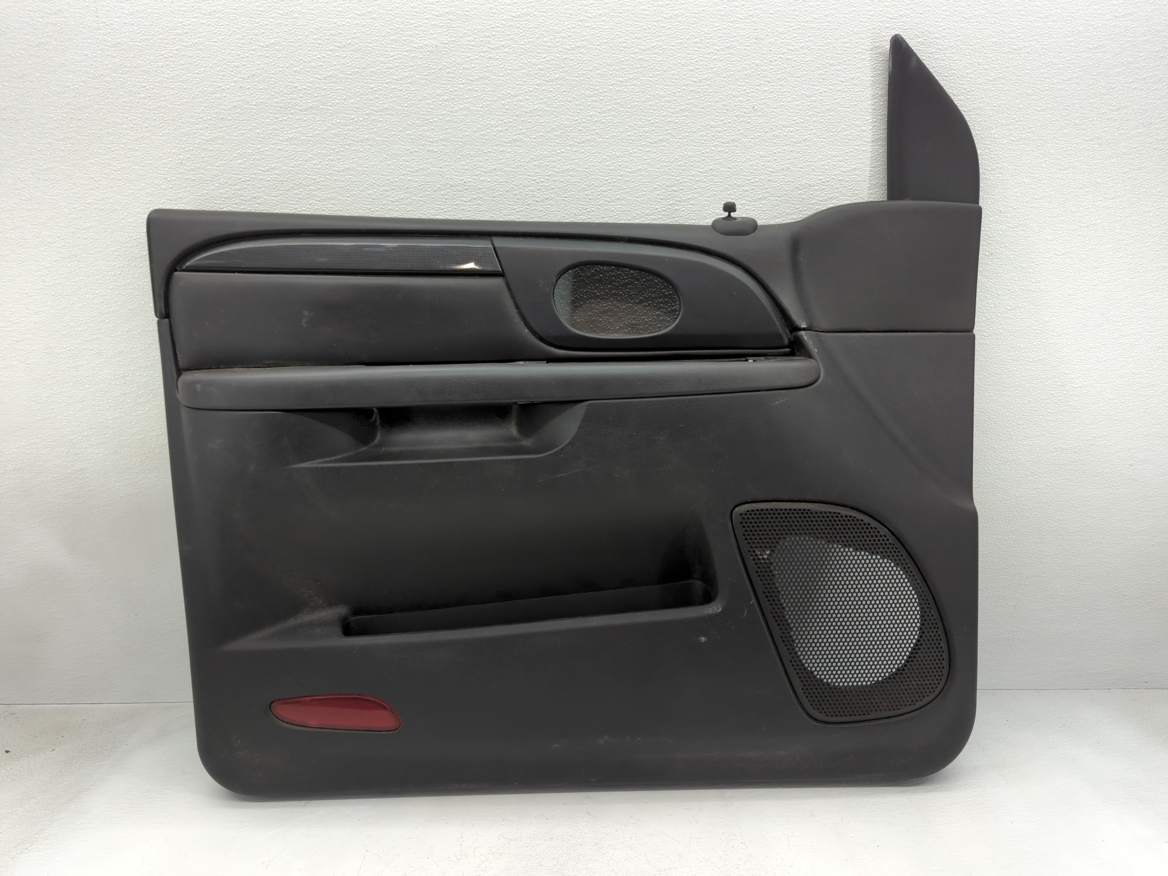 2006 Chevrolet Tahoe Front Left Driver Interior Door Panel Trim 928260 - Oemusedautoparts1.com