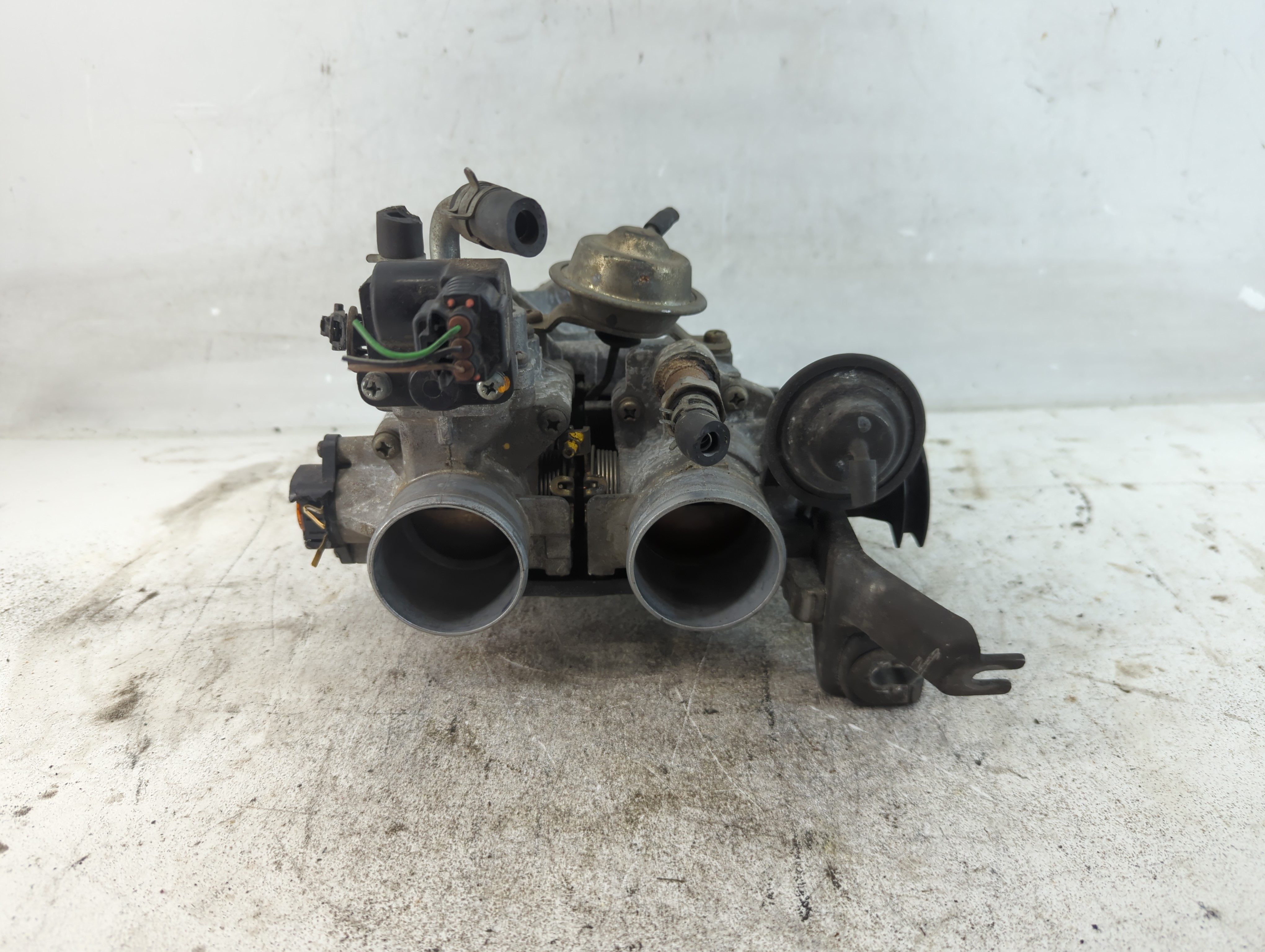 Picture of 2000-2004 Toyota Avalon Throttle Body 928428