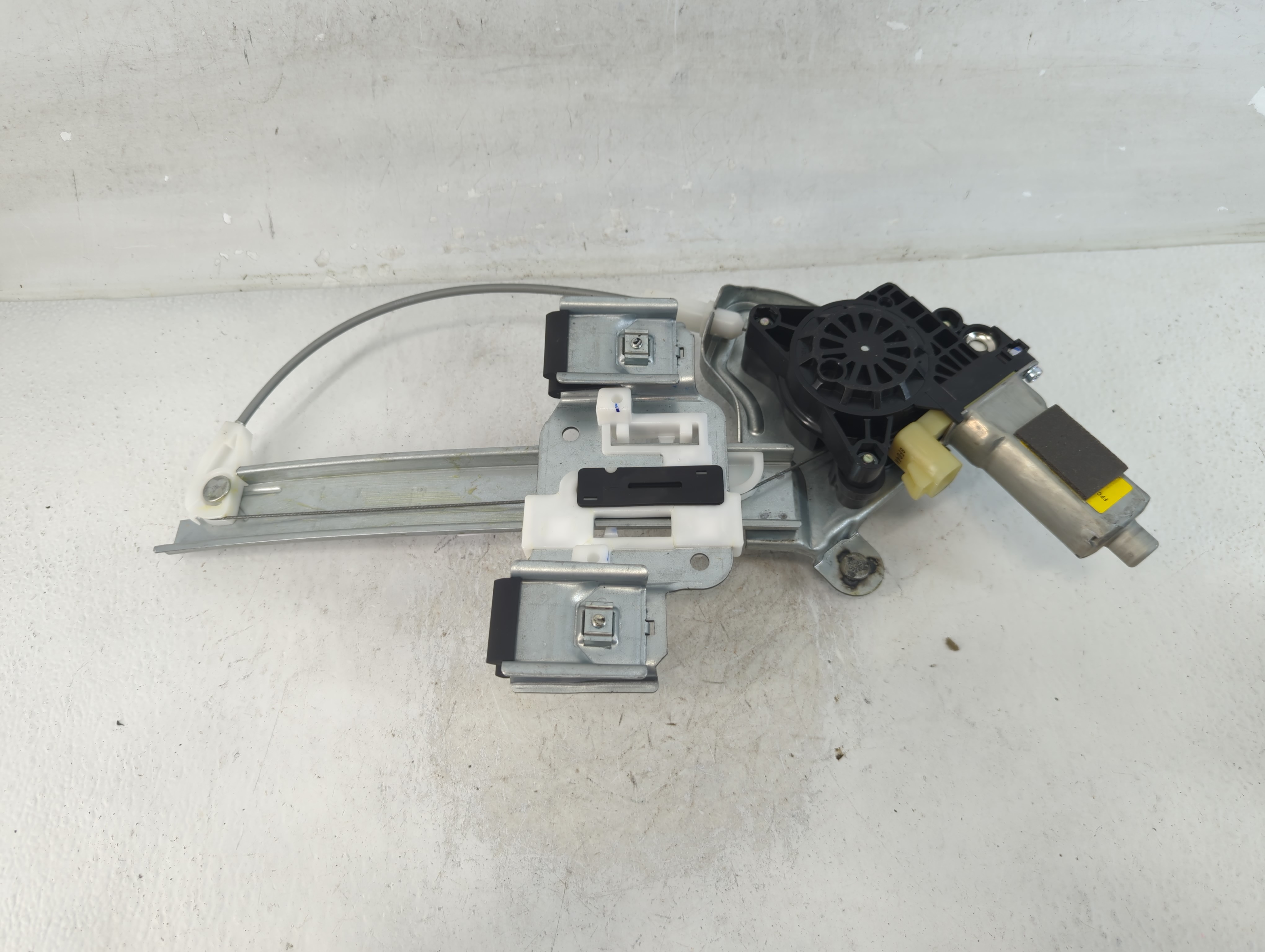 2001-2003 Oldsmobile Aurora Window Regulator Right Passenger Rear 928439 - Oemusedautoparts1.com