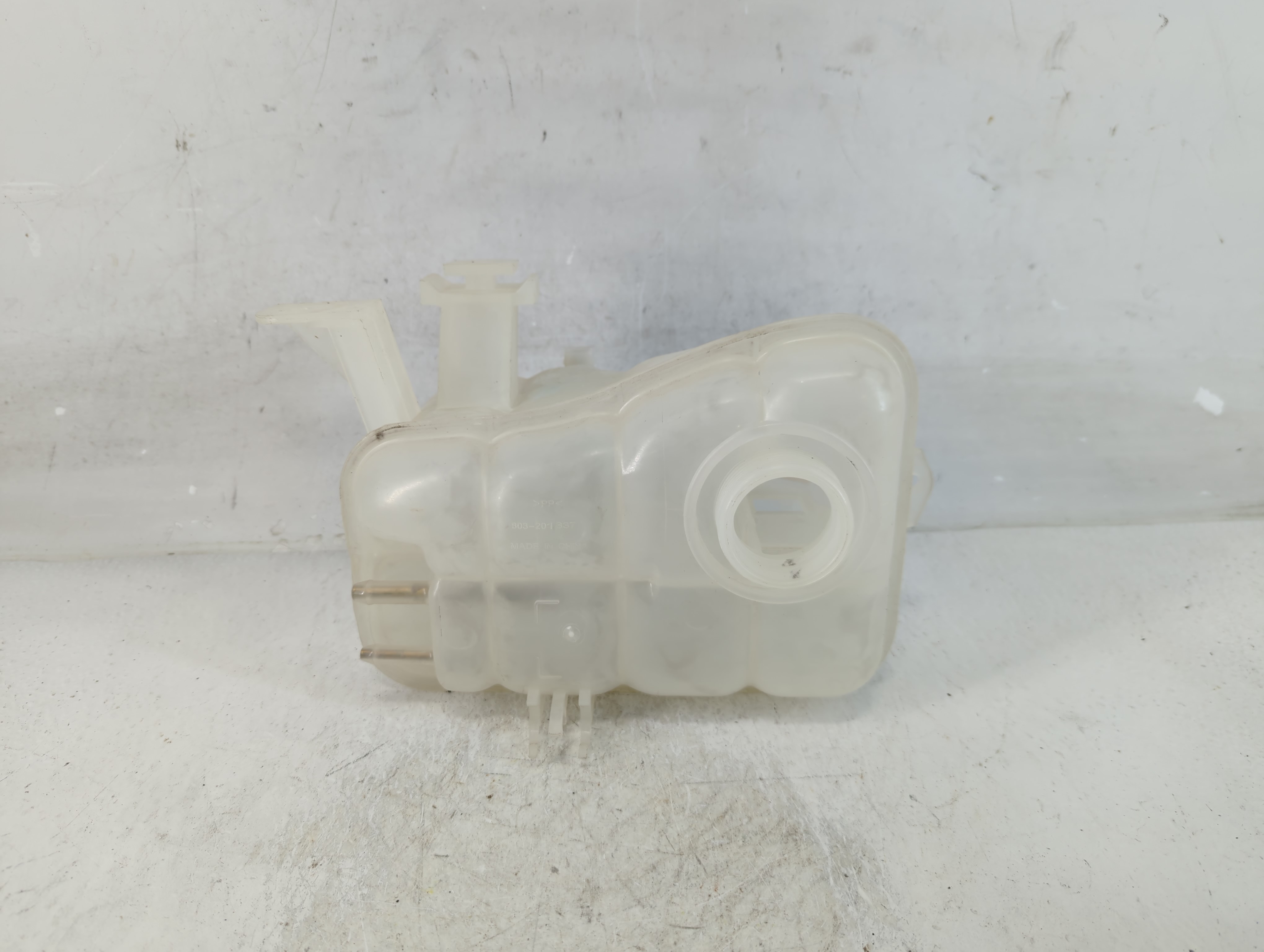 2000-2007 Ford Taurus Radiator Coolant Overflow Expansion Tank Bottle 928441 - Oemusedautoparts1.com