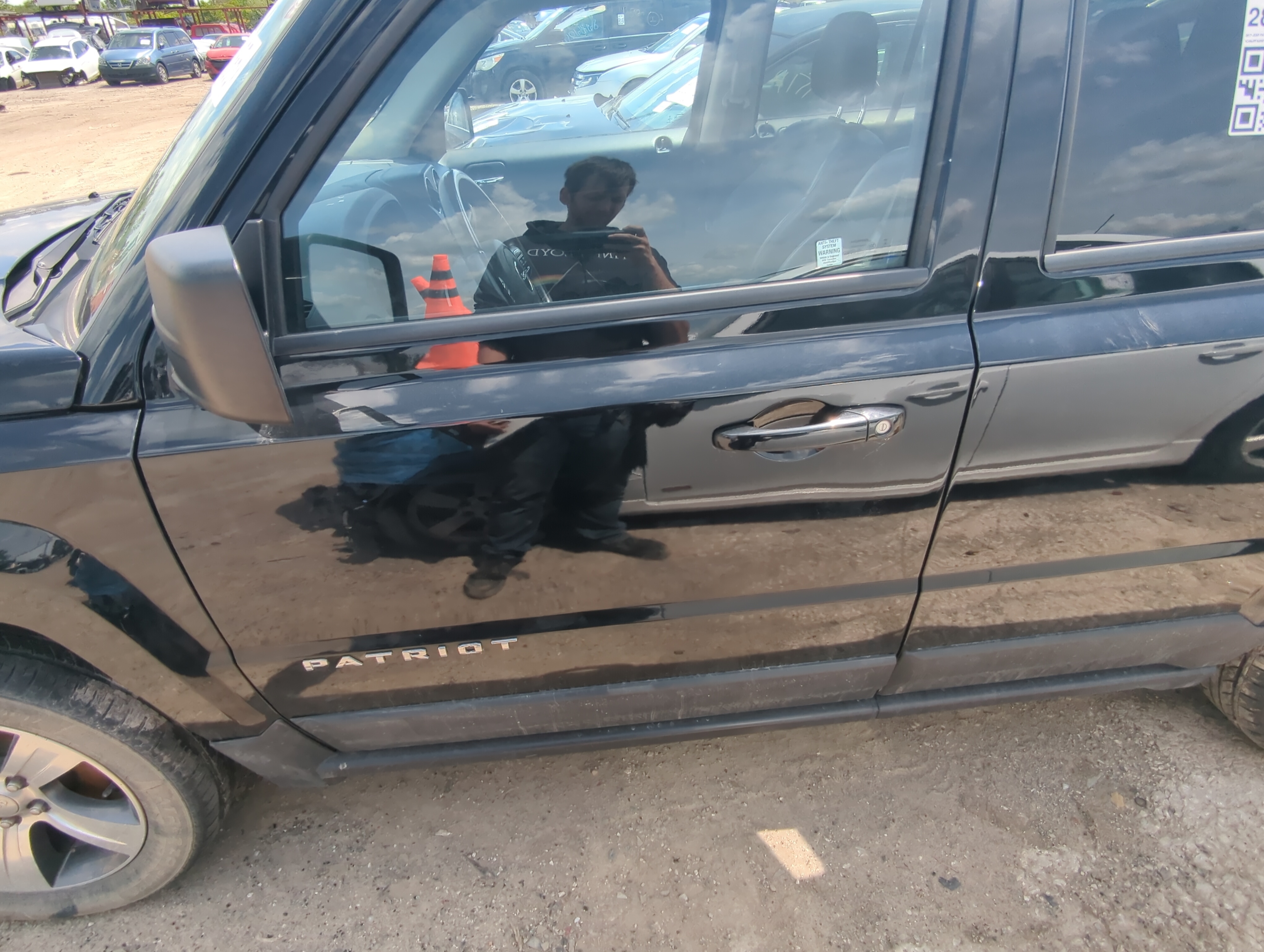 Picture of 2011-2017 Jeep Patriot Driver Front Door Oem 928667