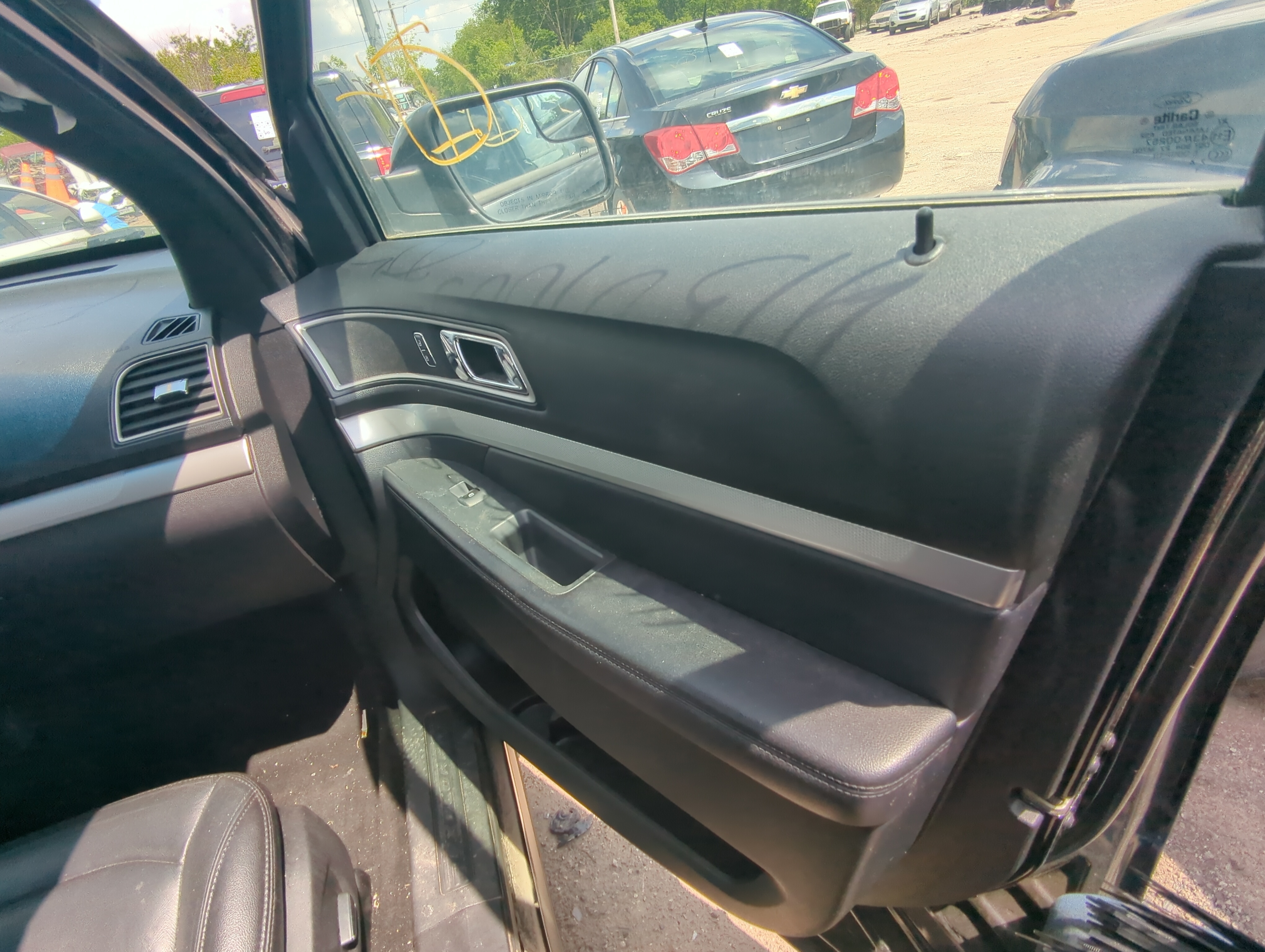 Picture of 2017 Ford Explorer Front Right Passenger Interior Door Panel Trim 928689