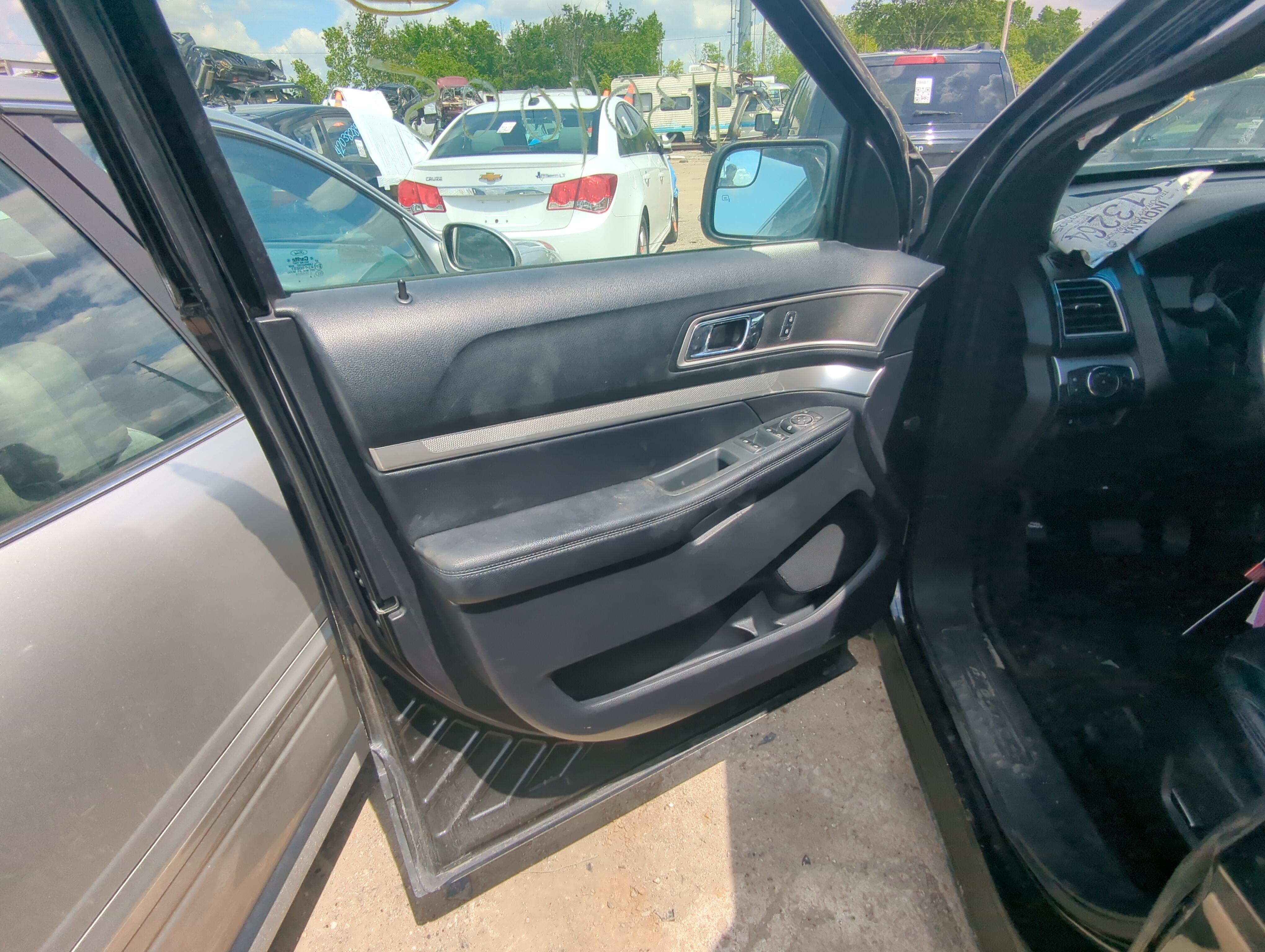 Picture of 2017 Ford Explorer Front Left Driver Interior Door Panel Trim 928690