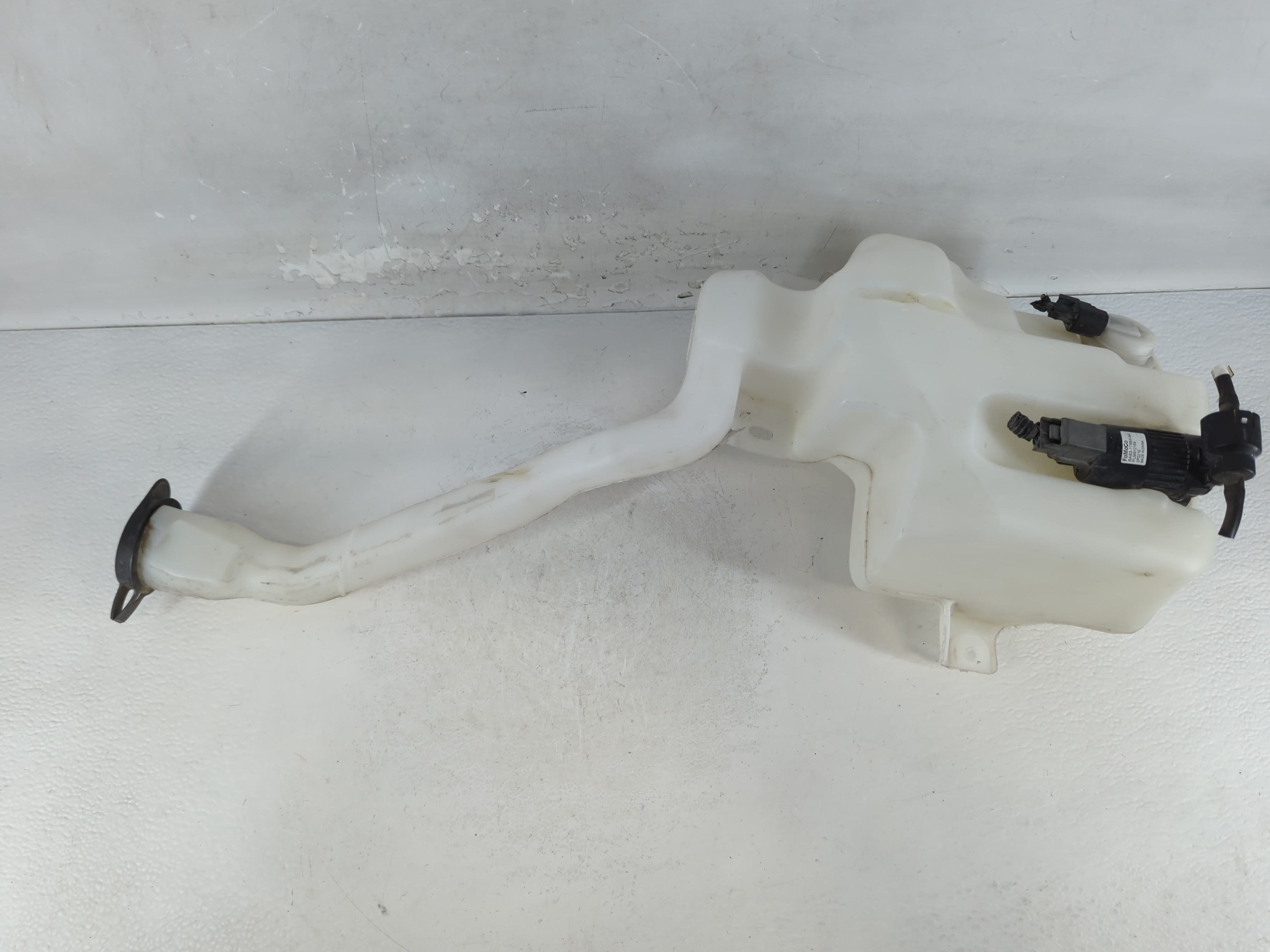 2011-2015 Ford Explorer Windshield Washer Fluid Reservoir Bottle Oem 929050 - Oemusedautoparts1.com