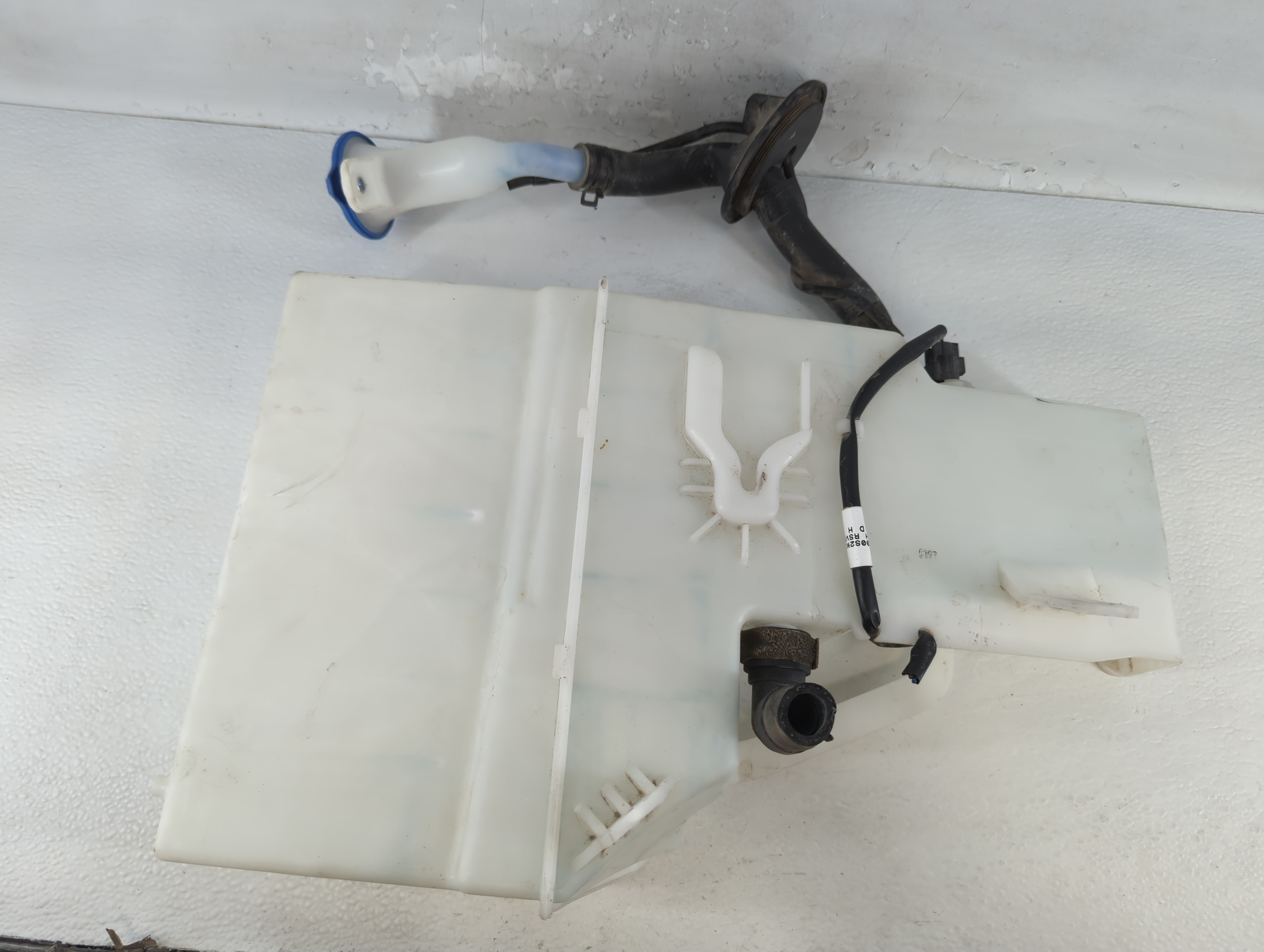 Picture of 2017-2020 Genesis G80 Windshield Washer Fluid Reservoir Bottle Oem 929051