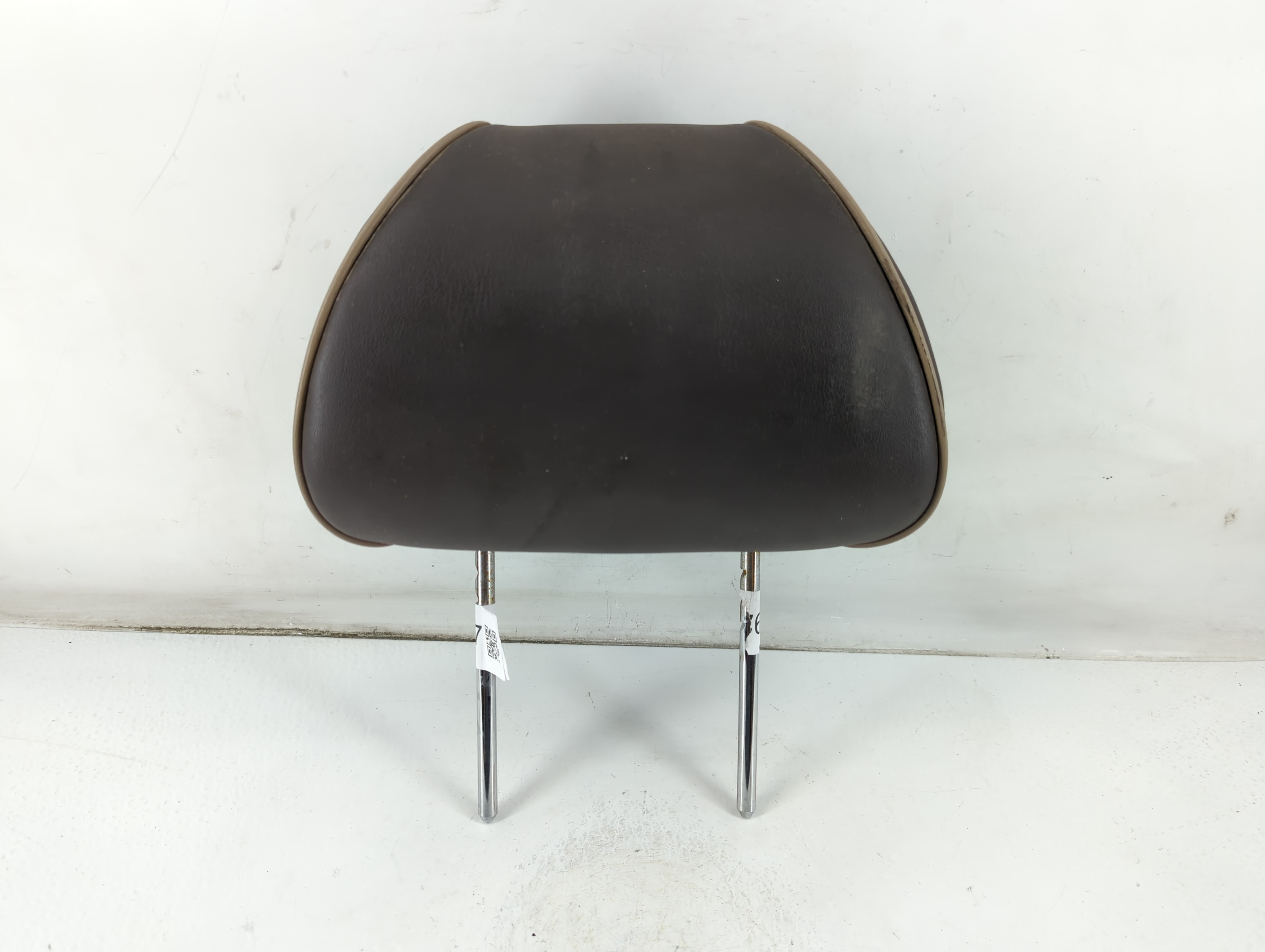 2010-2010 Chevrolet Malibu Headrest Head Rest Rear Seat Black 929067 - Oemusedautoparts1.com