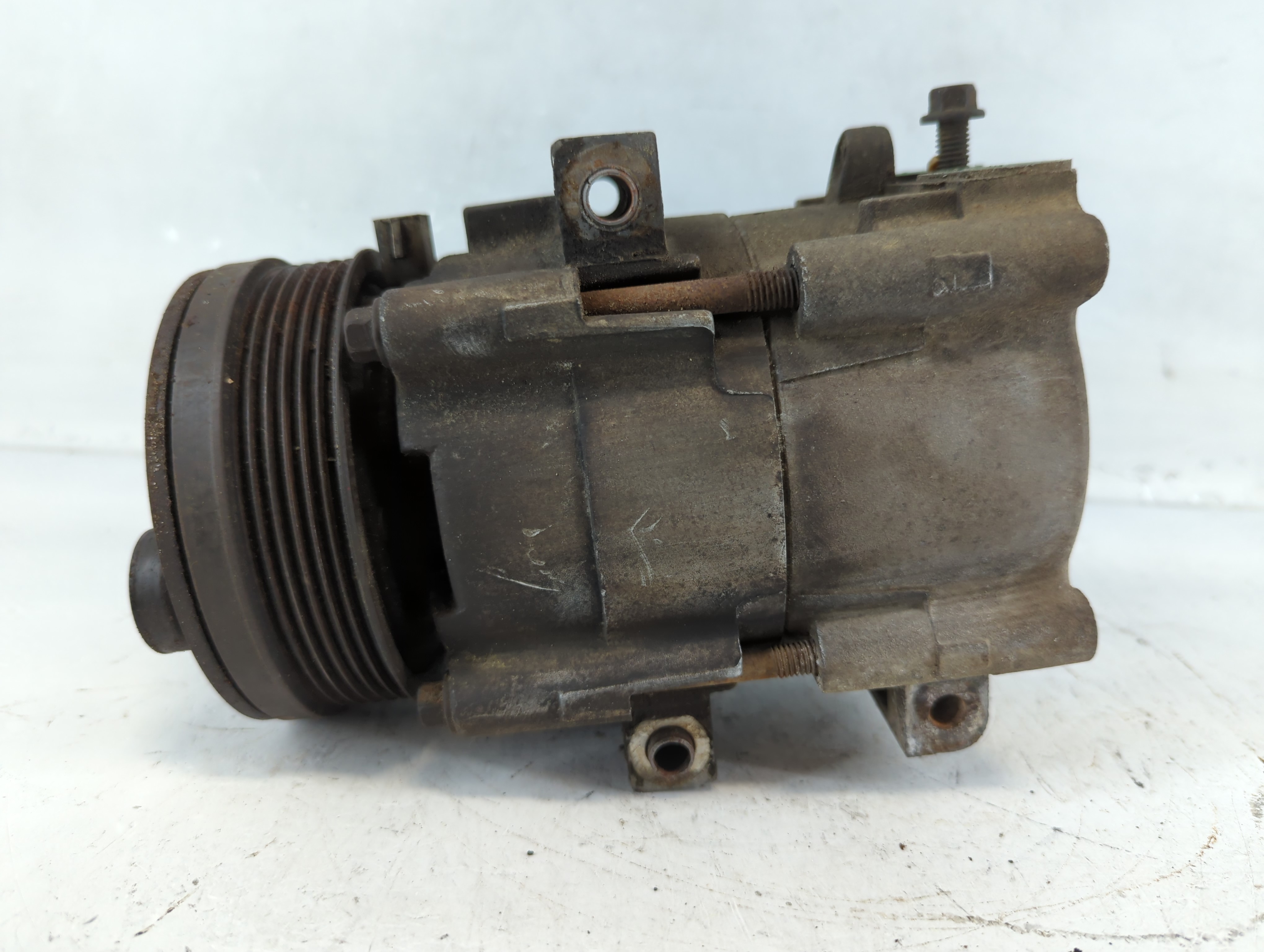2002-2005 Ford Excursion Air Conditioning A/c Ac Compressor Oem 929199 - Oemusedautoparts1.com