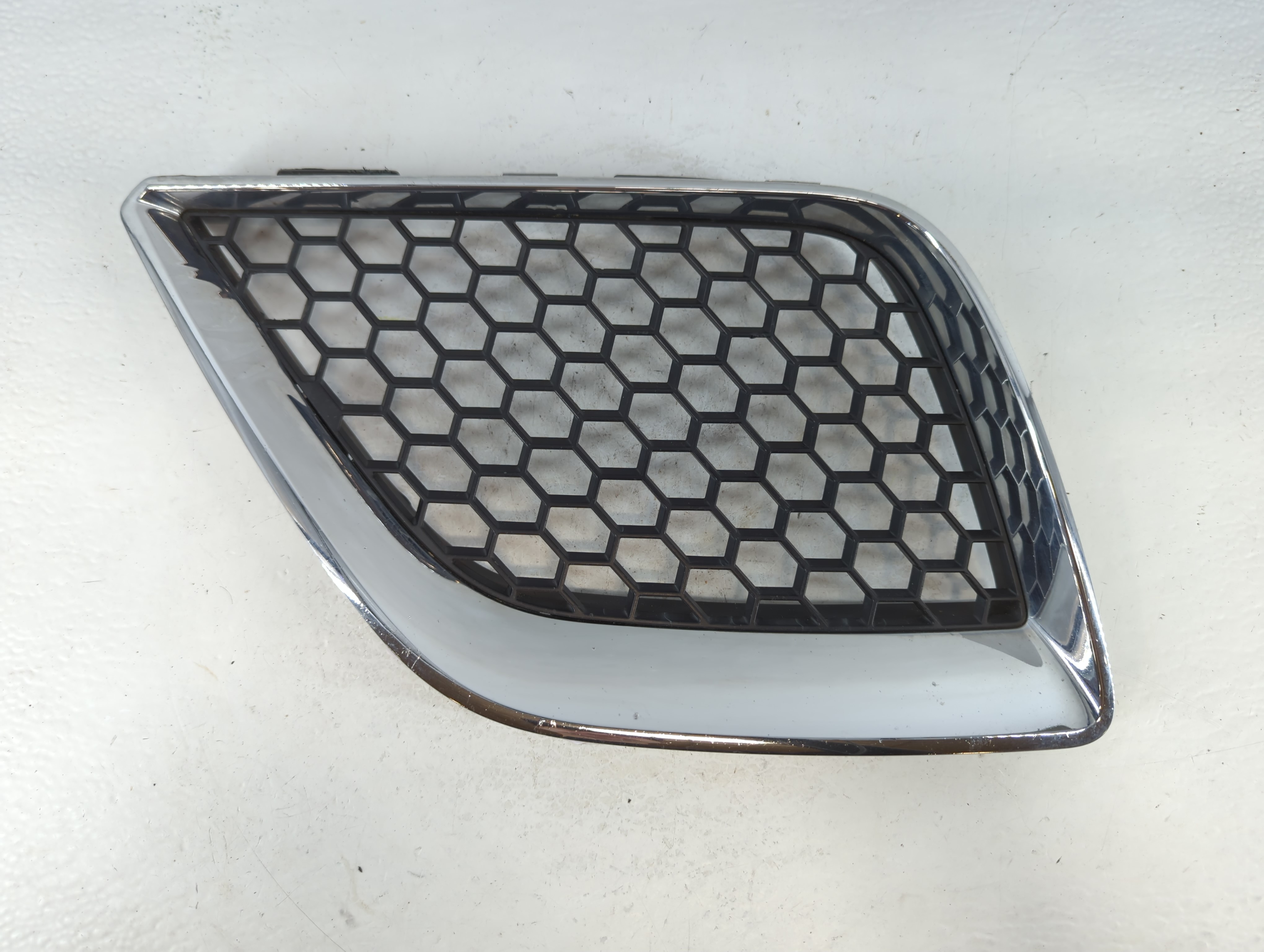 2009-2010 Pontiac G6 Front Bumper Grille Cover 929371 - Oemusedautoparts1.com