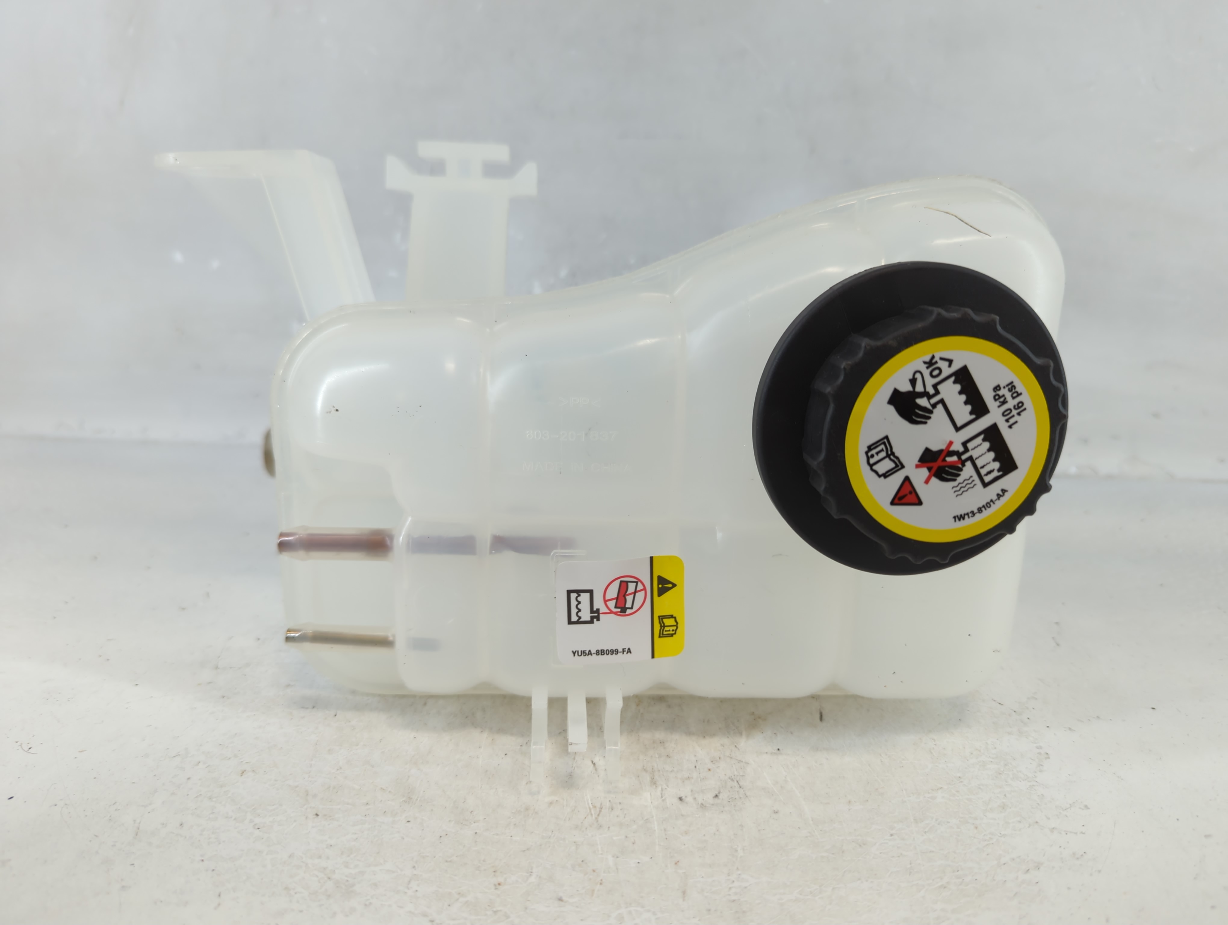 2000-2005 Ford Taurus Radiator Coolant Overflow Expansion Tank Bottle 929372 - Oemusedautoparts1.com