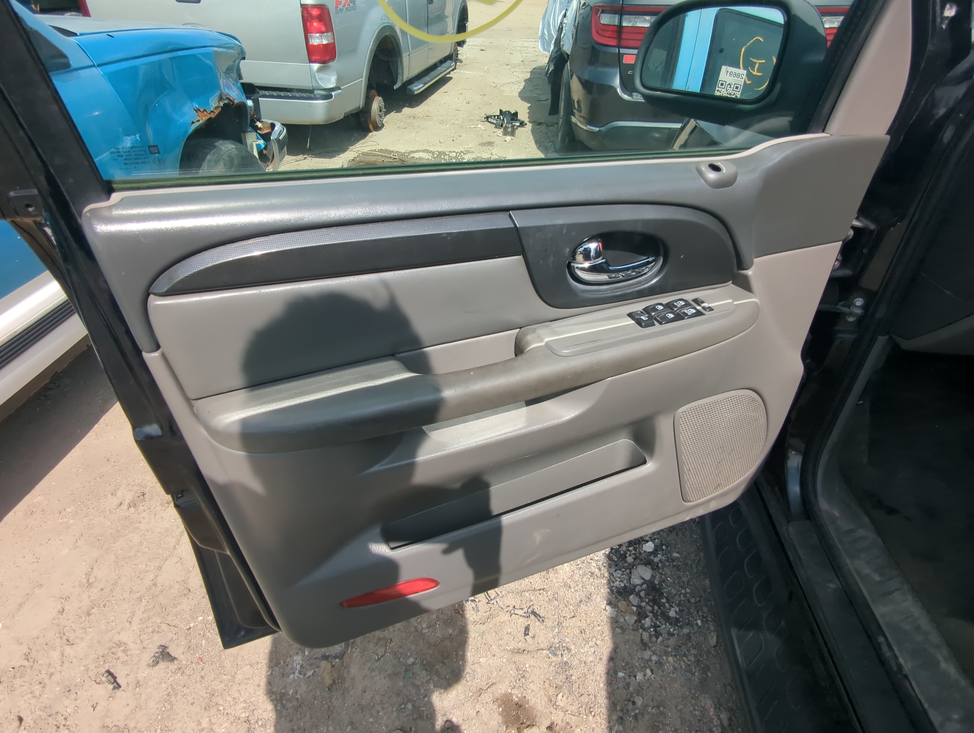 Picture of 2004 Gmc Envoy Front Left Driver Interior Door Panel Trim 929502