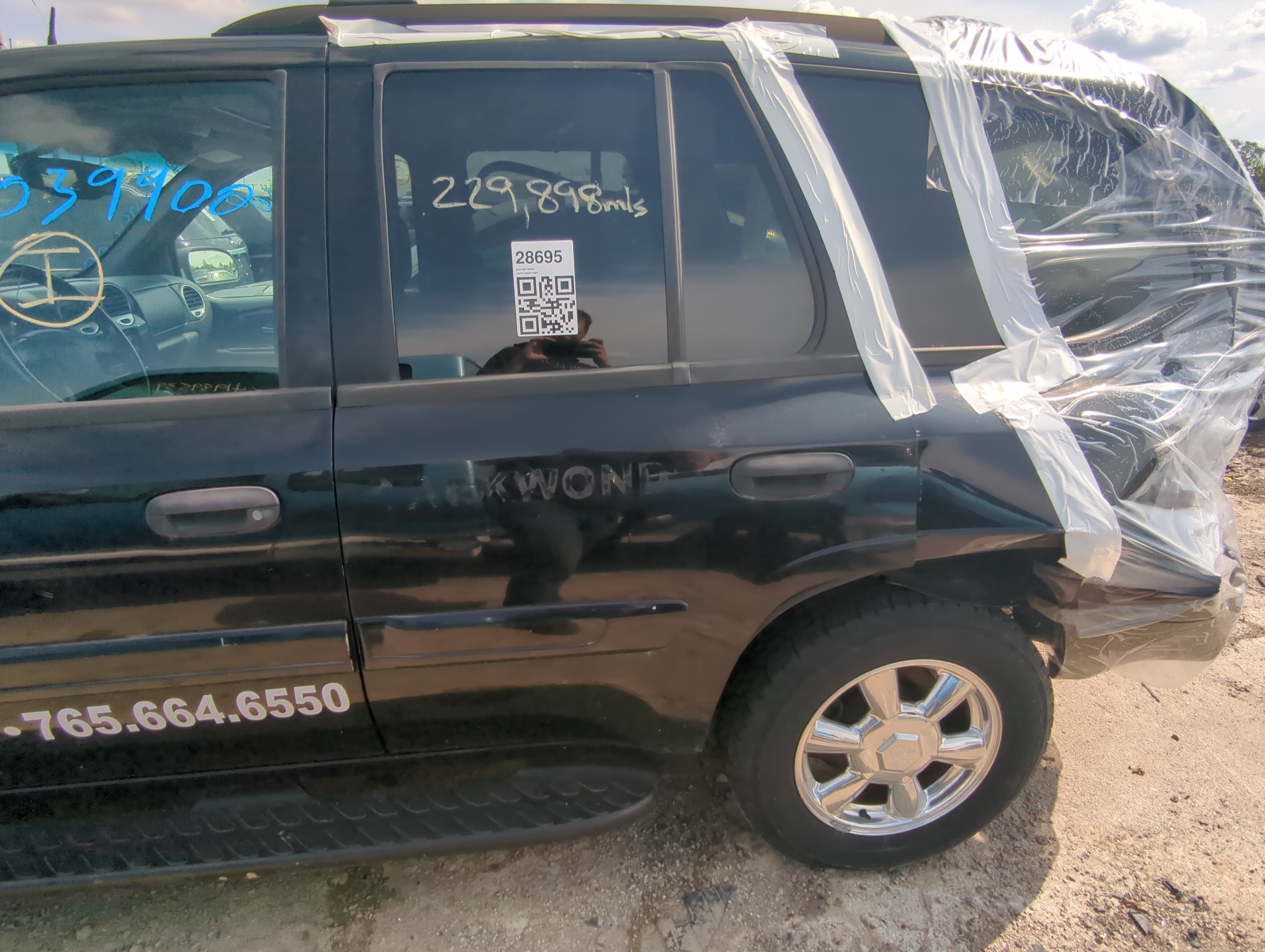 Picture of 2002-2004 Gmc Envoy Driver Rear Door Oem 929541