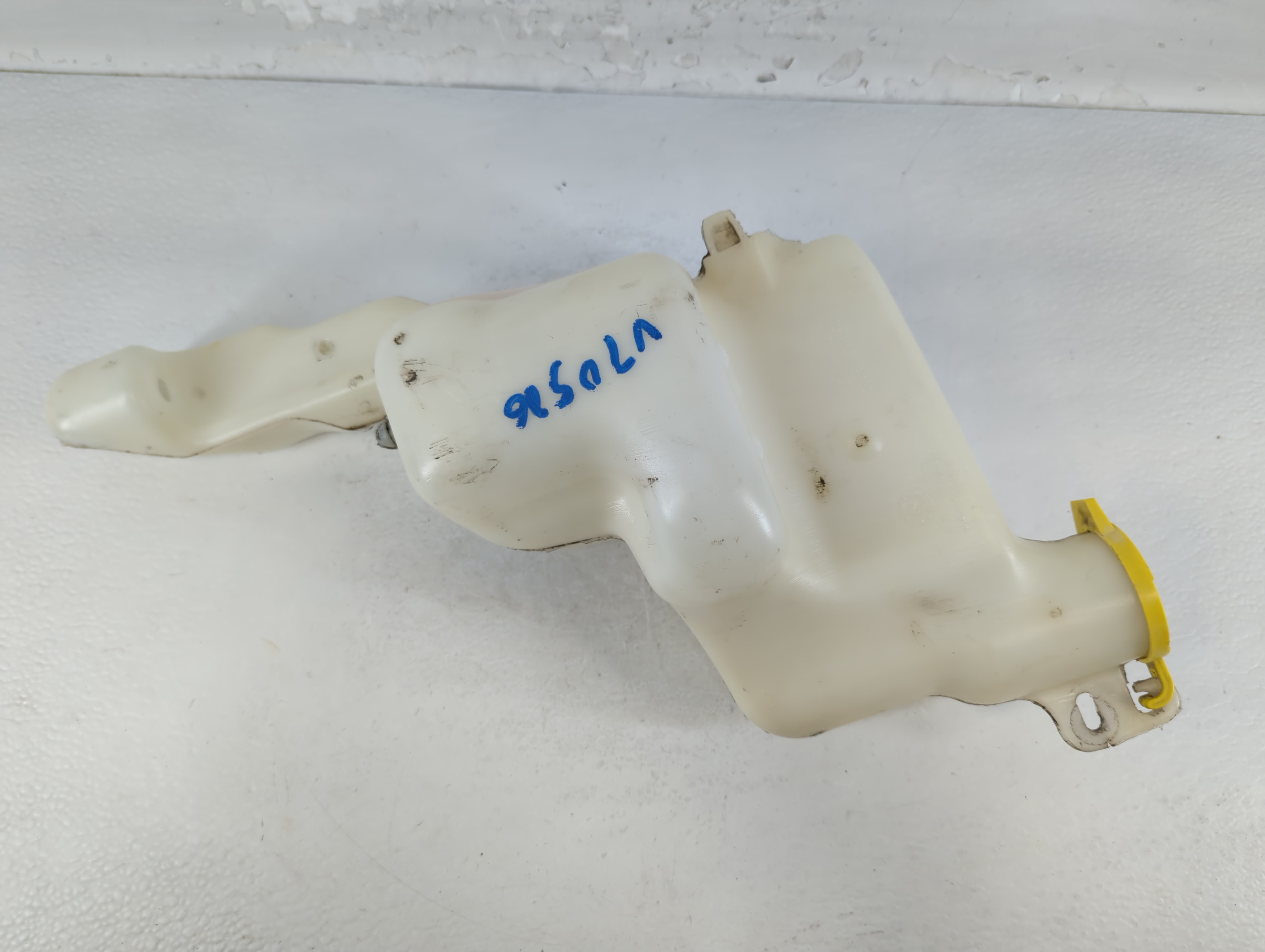 2007-2012 Dodge Caliber Windshield Washer Fluid Reservoir Bottle Oem 929923 - Oemusedautoparts1.com