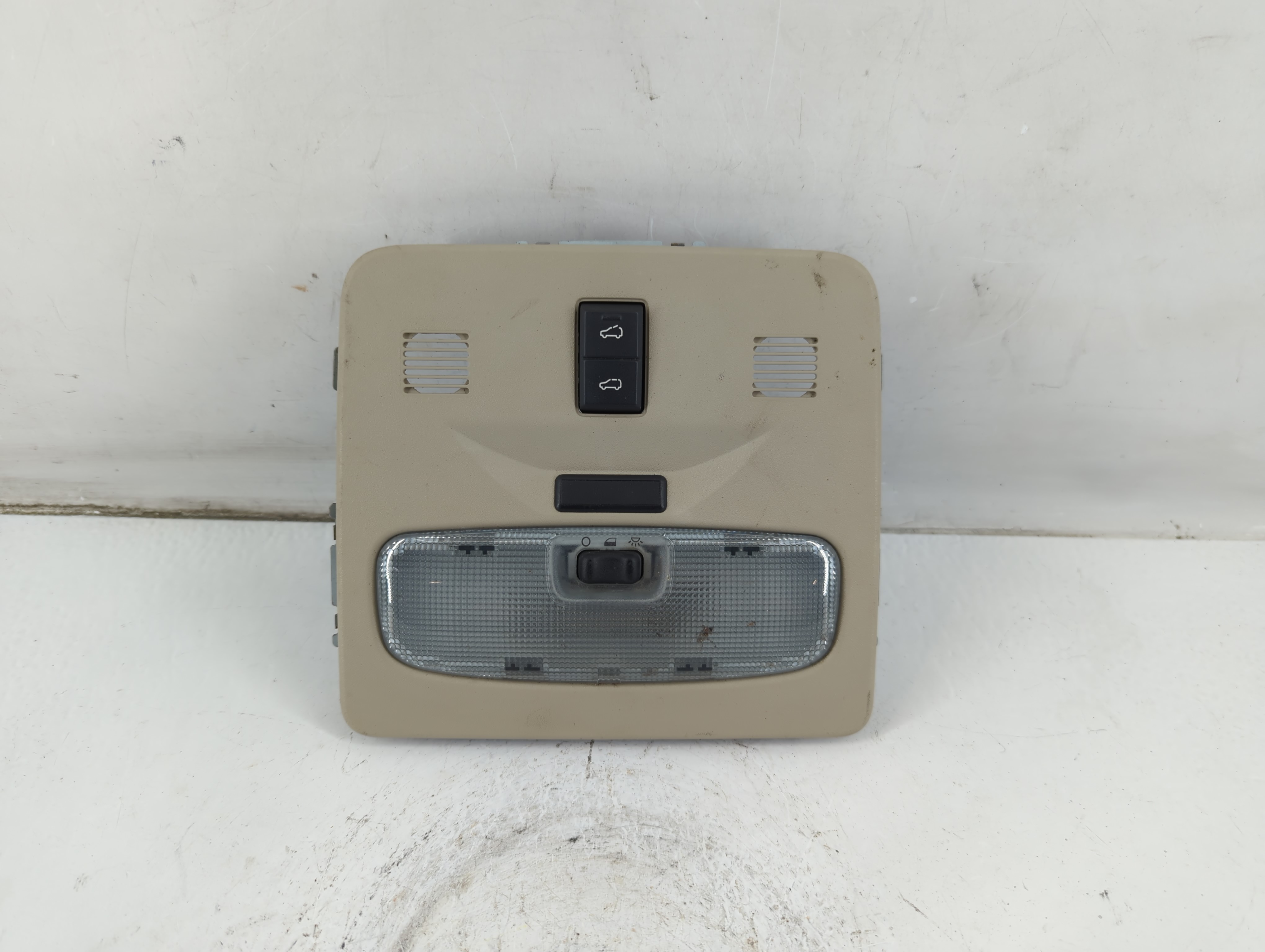 2008 Land Rover Lr2 Overhead Roof Console 929941 - Oemusedautoparts1.com