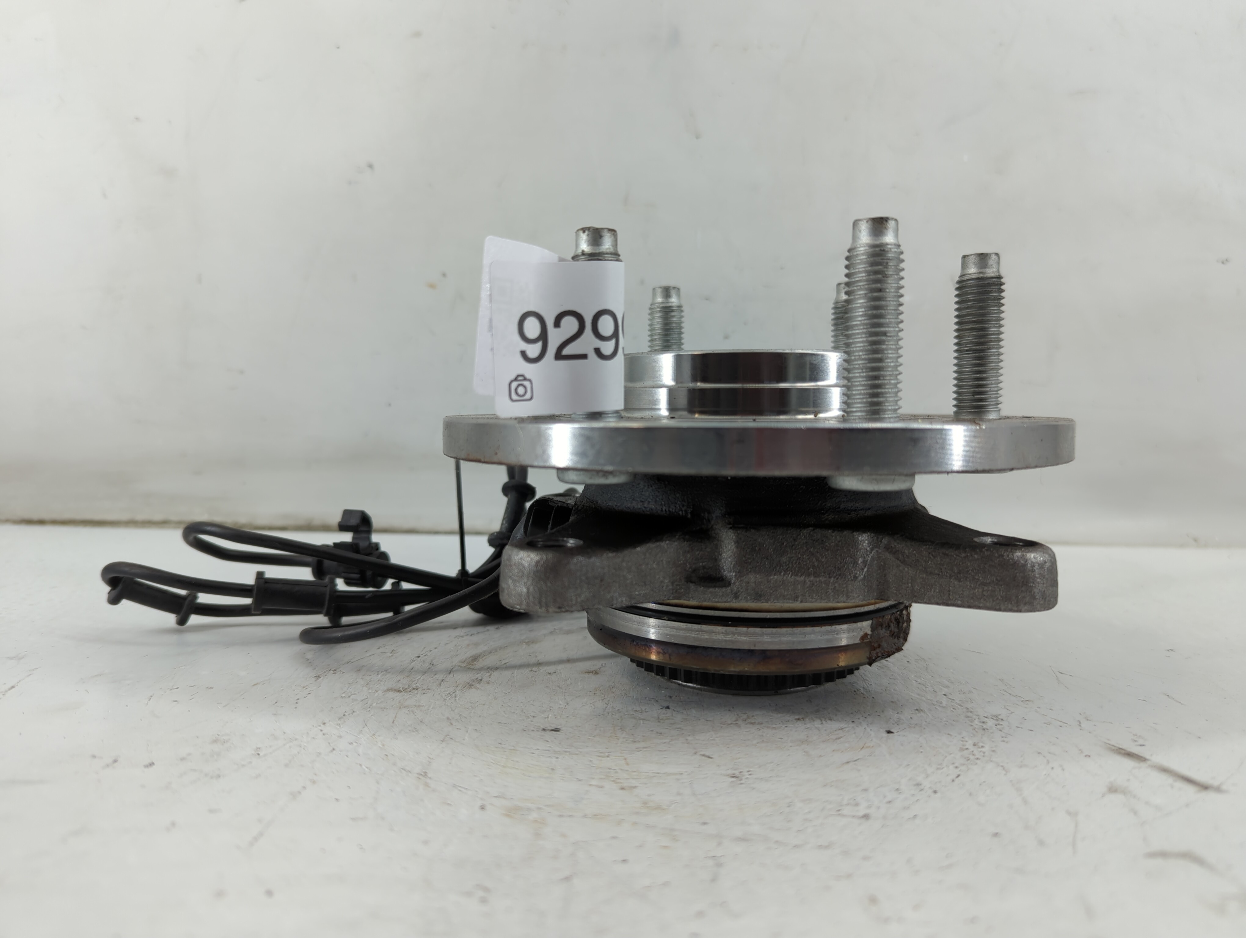 2005 Lincoln Navigator Driver Front Wheel Hub Oem 929952 - Oemusedautoparts1.com