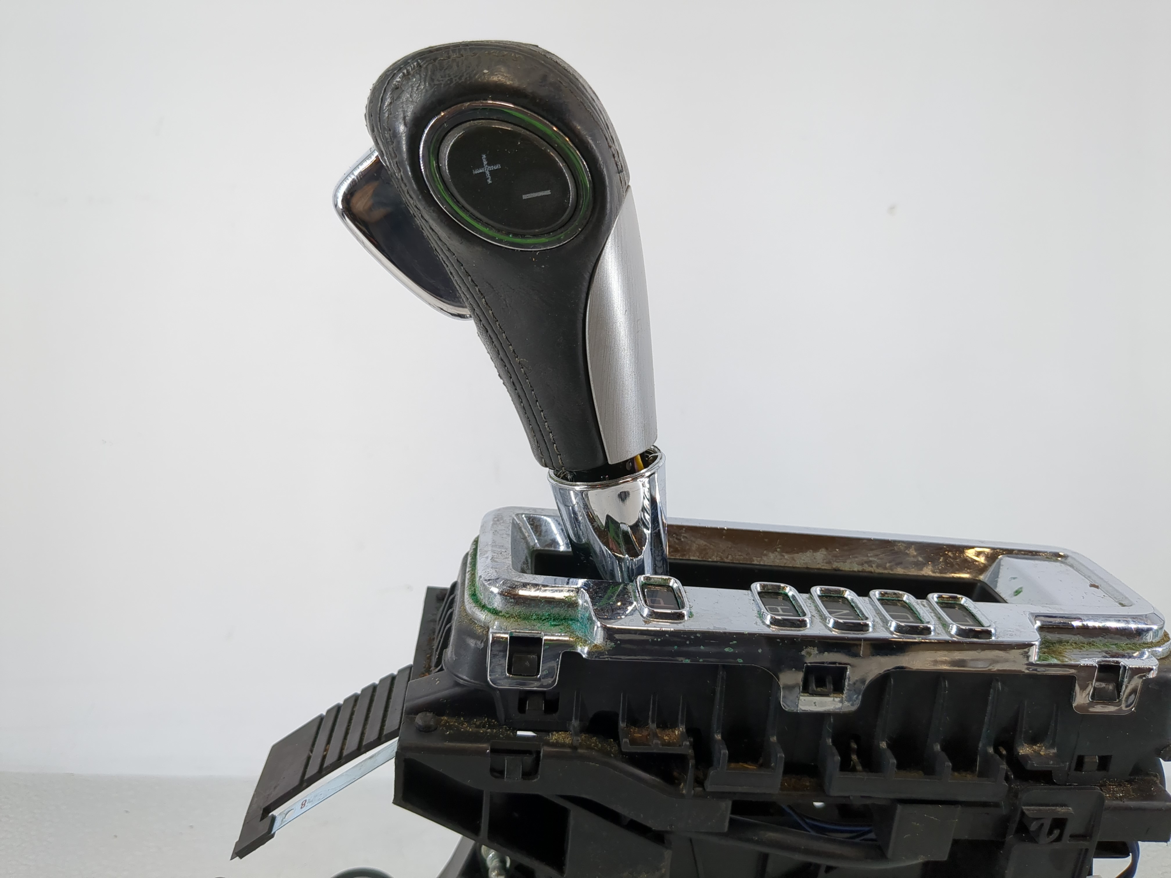 Picture of 2009 Gmc Acadia Floor Console Assembly Shifter 932548