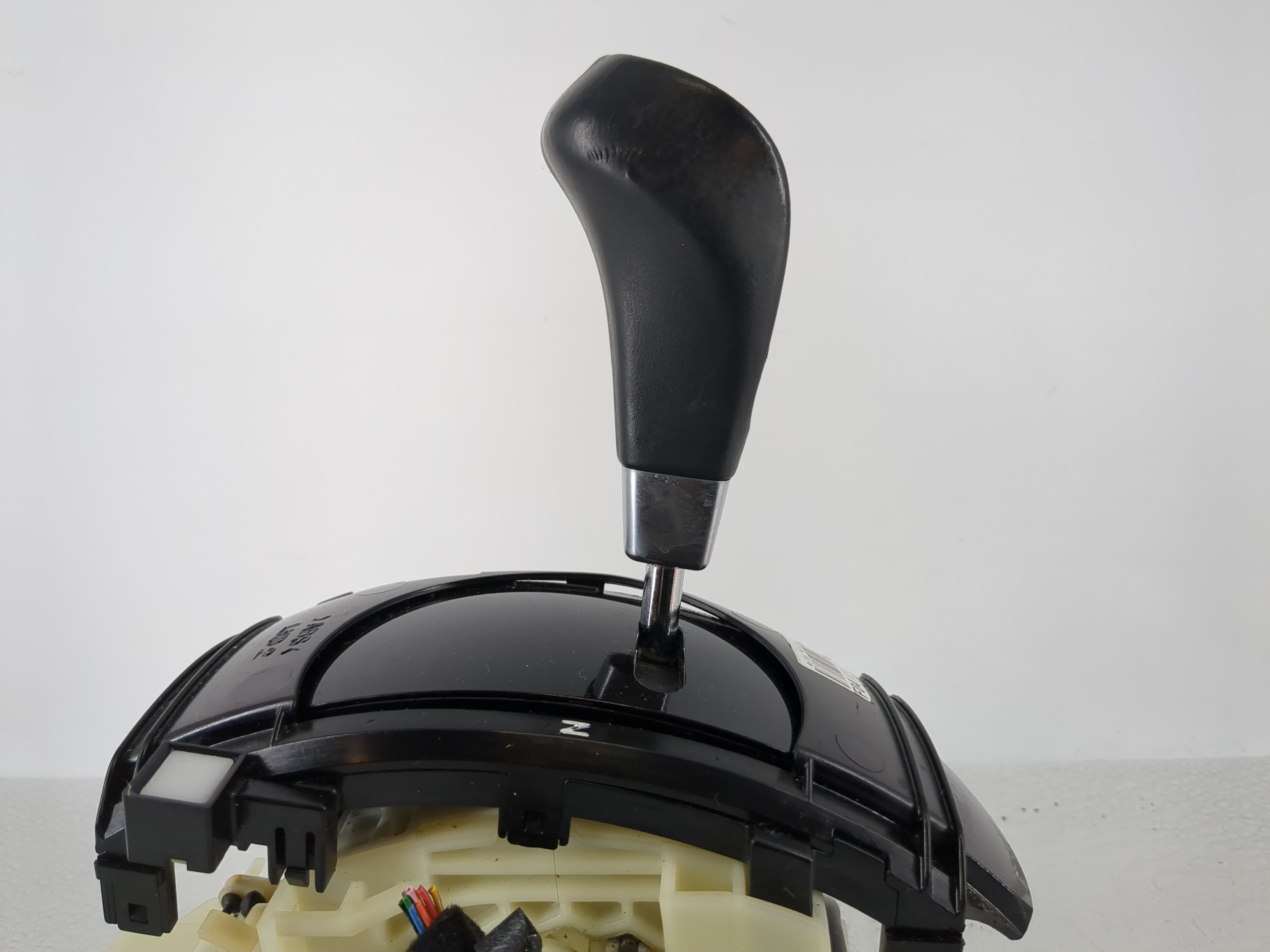 2014 Hyundai Veloster Floor Console Assembly Shifter 932618 - Oemusedautoparts1.com