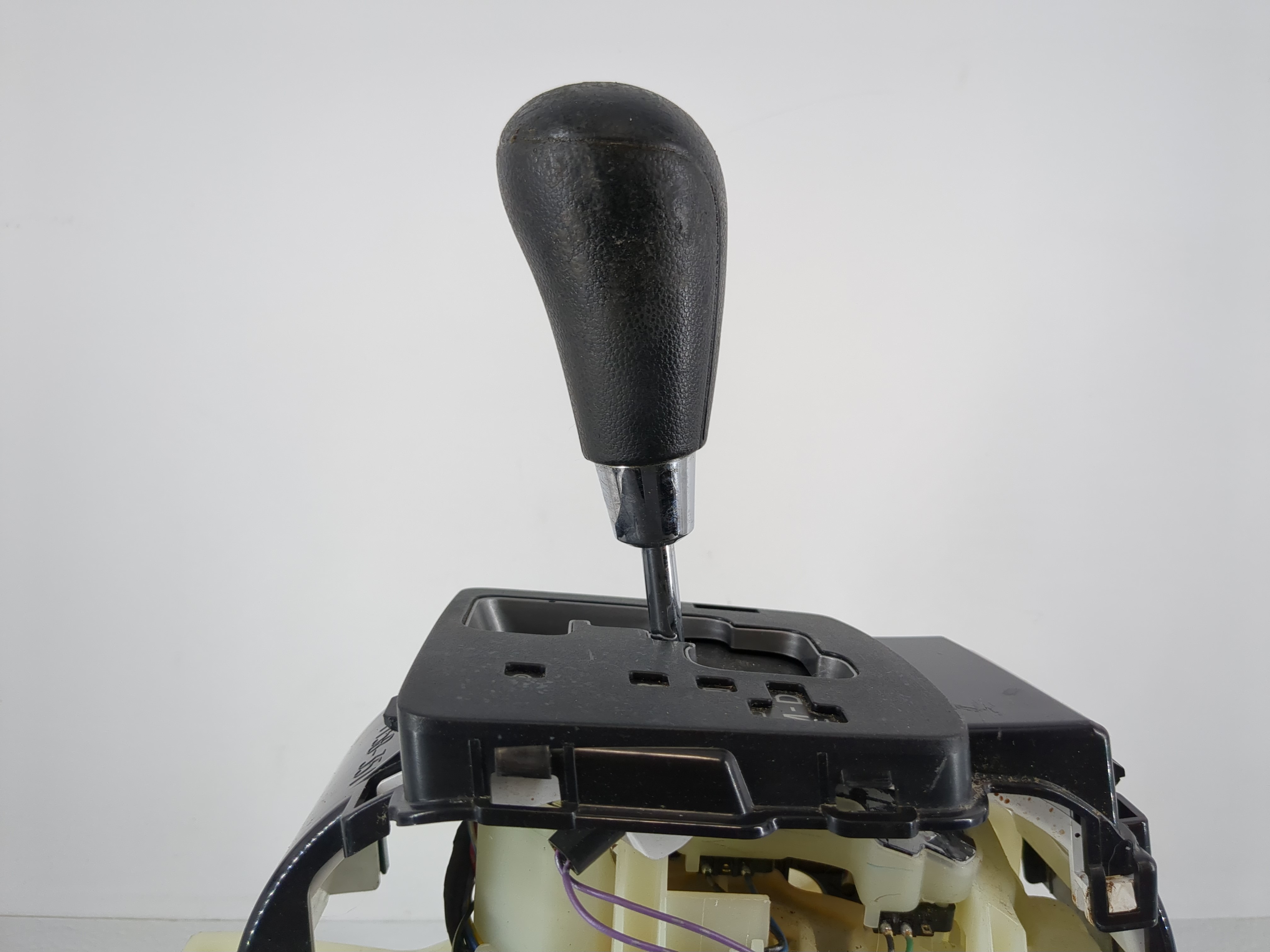 2013 Mazda 3 Floor Console Assembly Shifter 932732 - Oemusedautoparts1.com