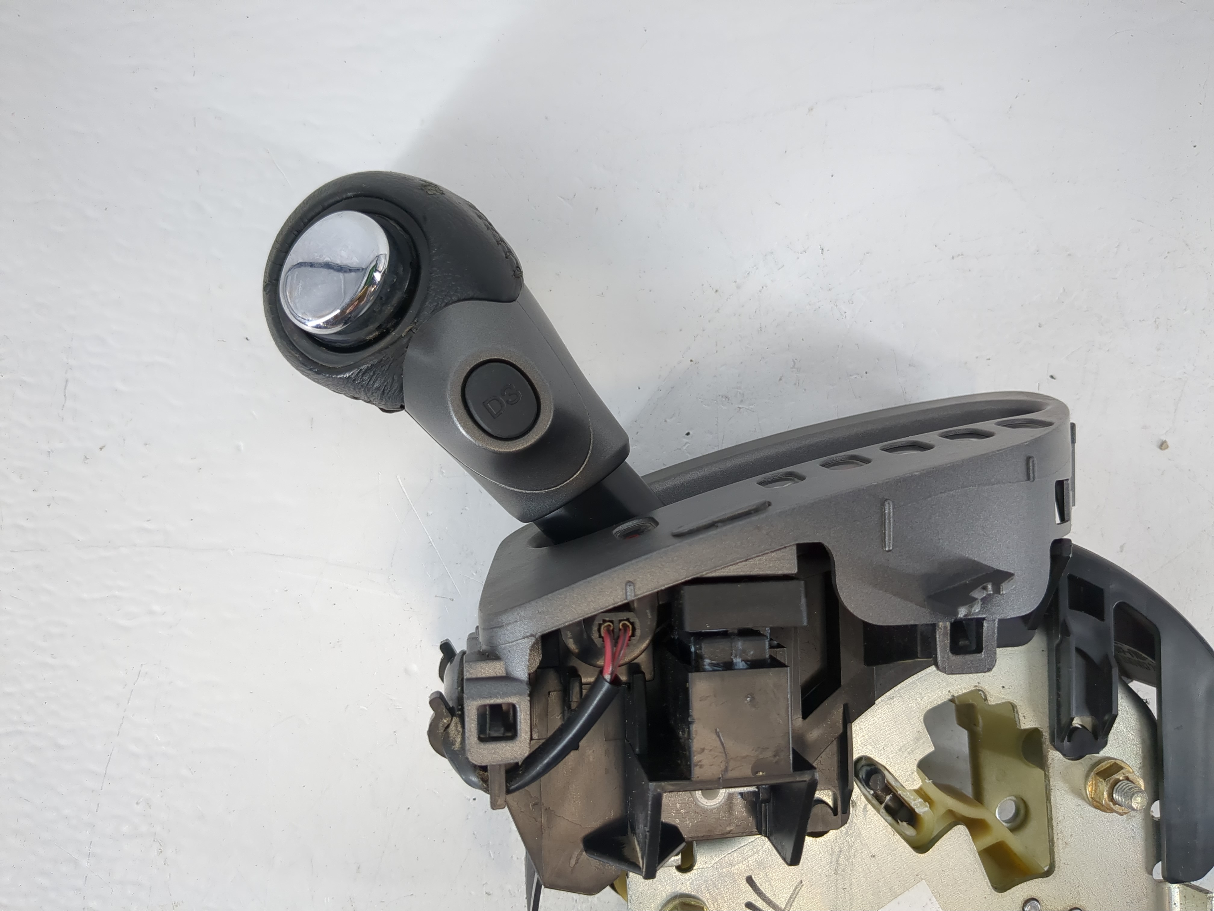 2005 Honda Odyssey Floor Console Assembly Shifter 932817 - Oemusedautoparts1.com