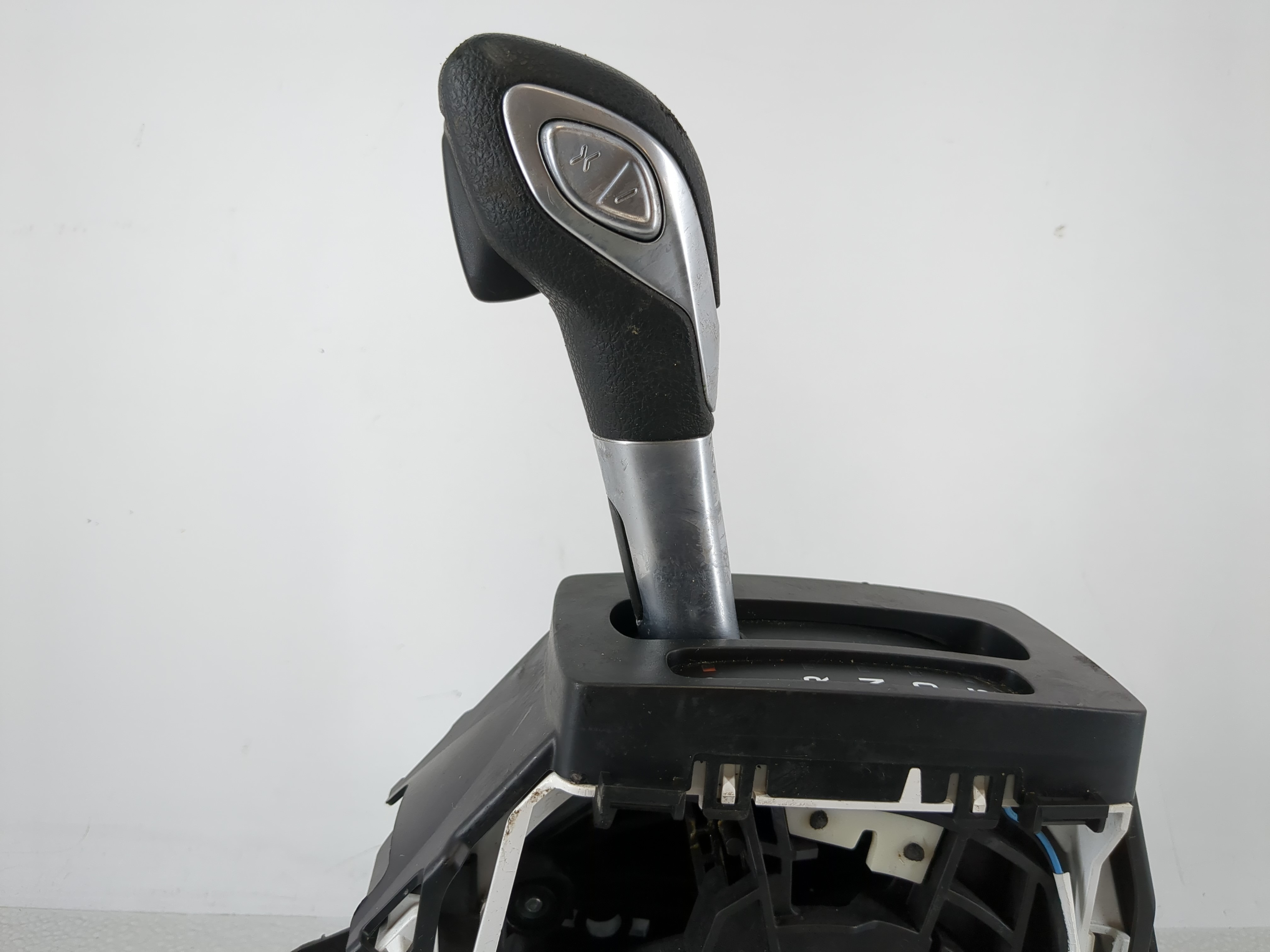 Picture of 2015 Ford Fiesta Floor Console Assembly Shifter 932881