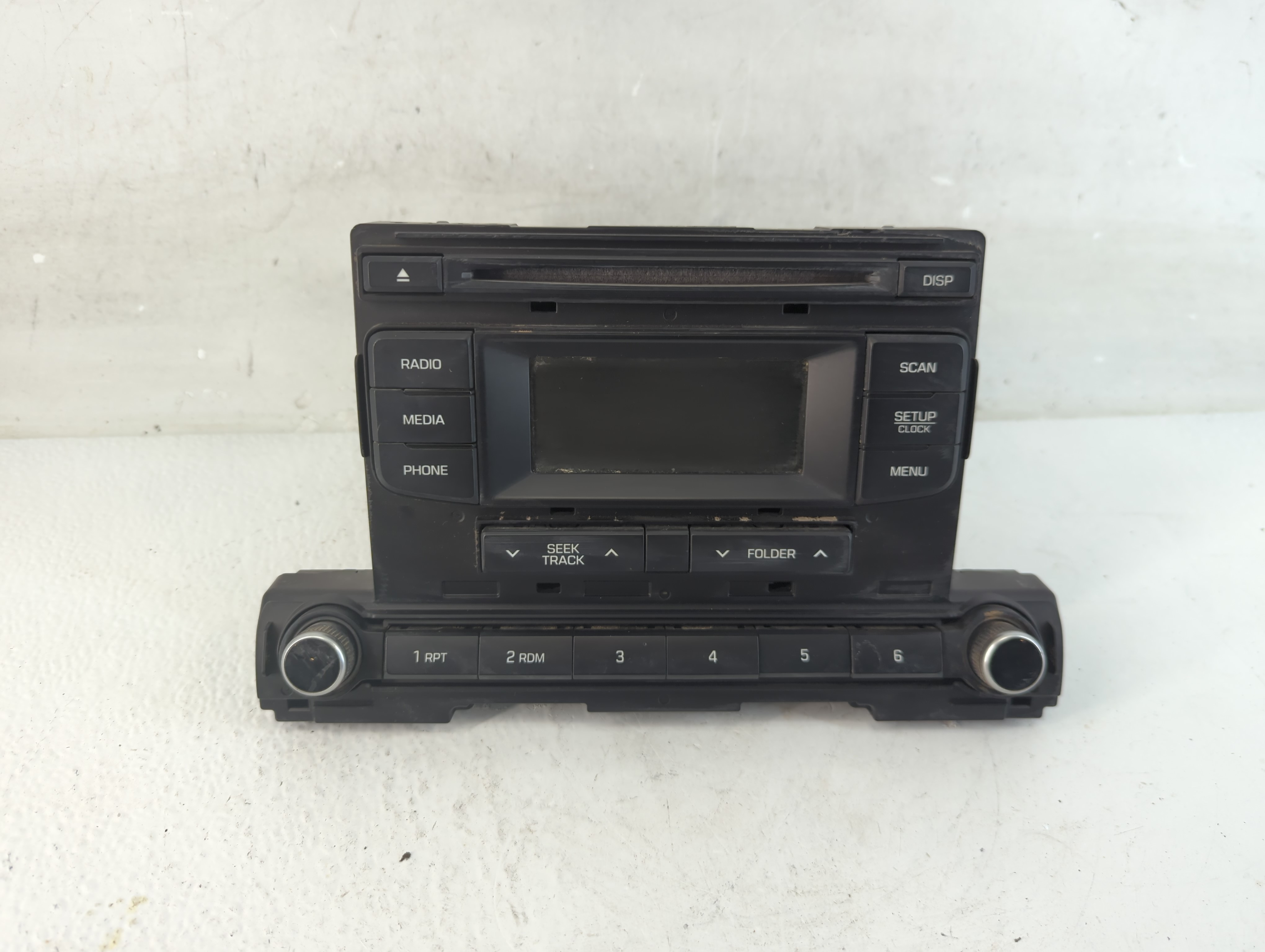 2017-2018 Hyundai Elantra Am Fm Cd Player Radio Receiver 933390 - Oemusedautoparts1.com