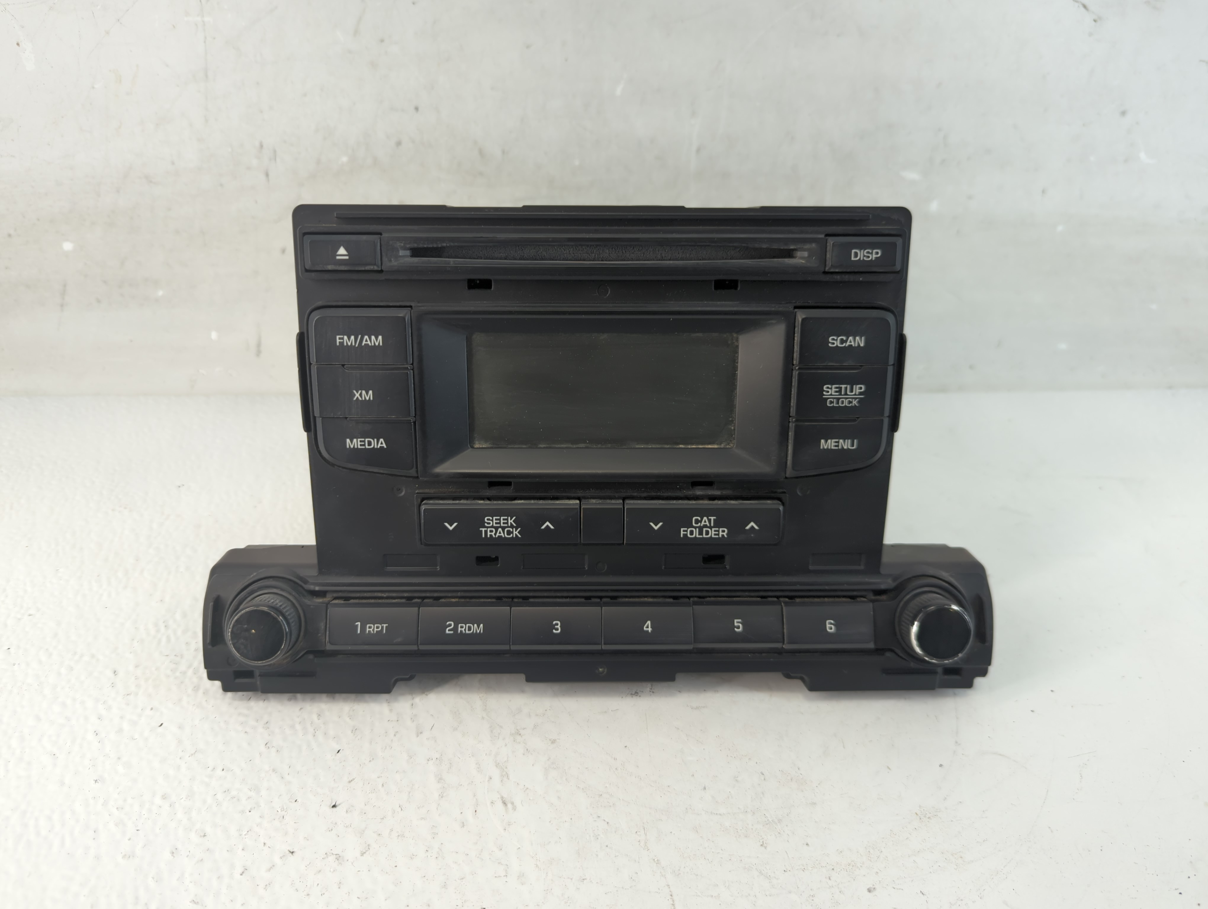 2017-2018 Hyundai Elantra Am Fm Cd Player Radio Receiver 933454 - Oemusedautoparts1.com
