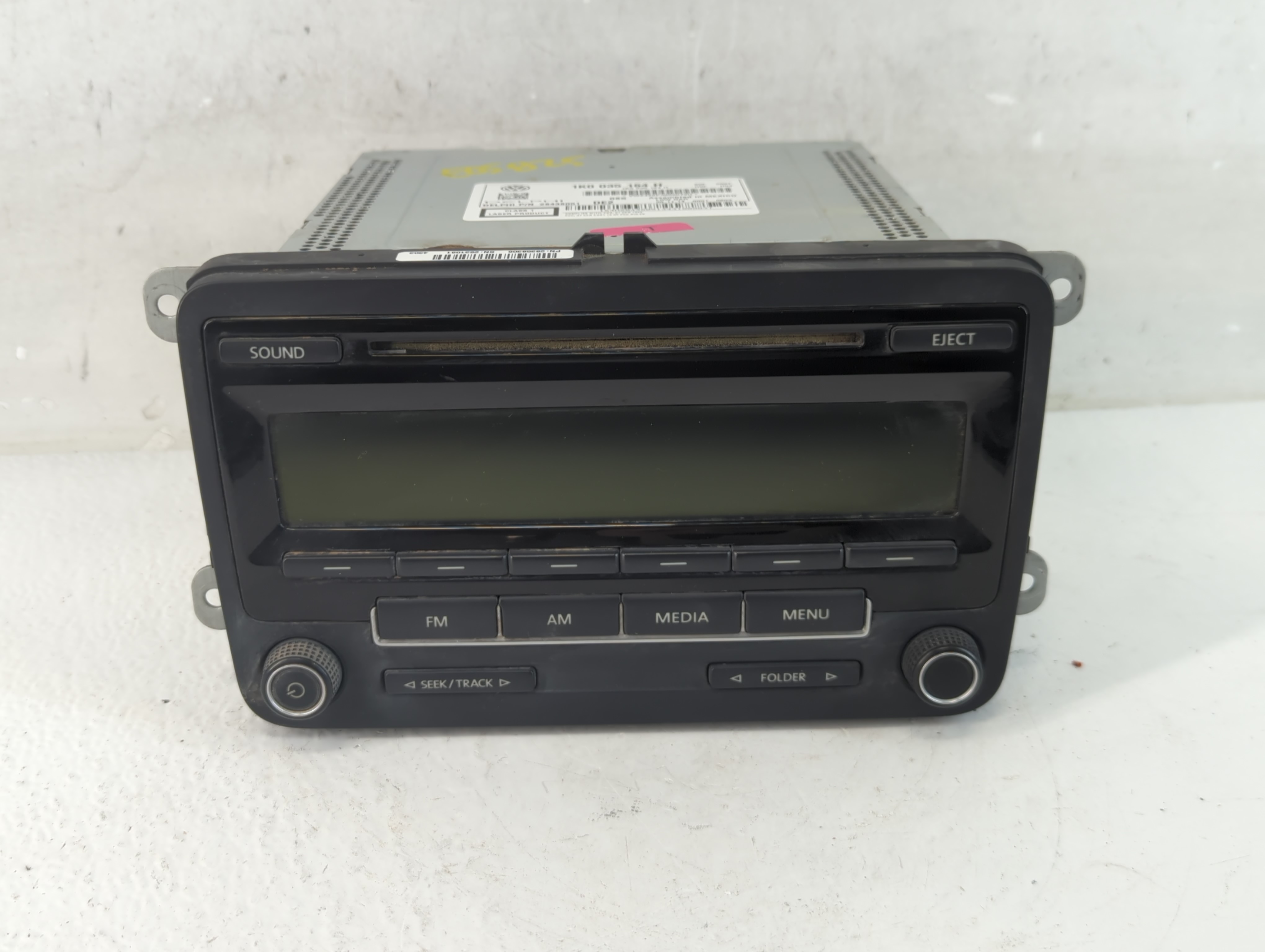 Picture of 2012-2015 Volkswagen Beetle Am Fm Cd Player Radio Receiver 933460