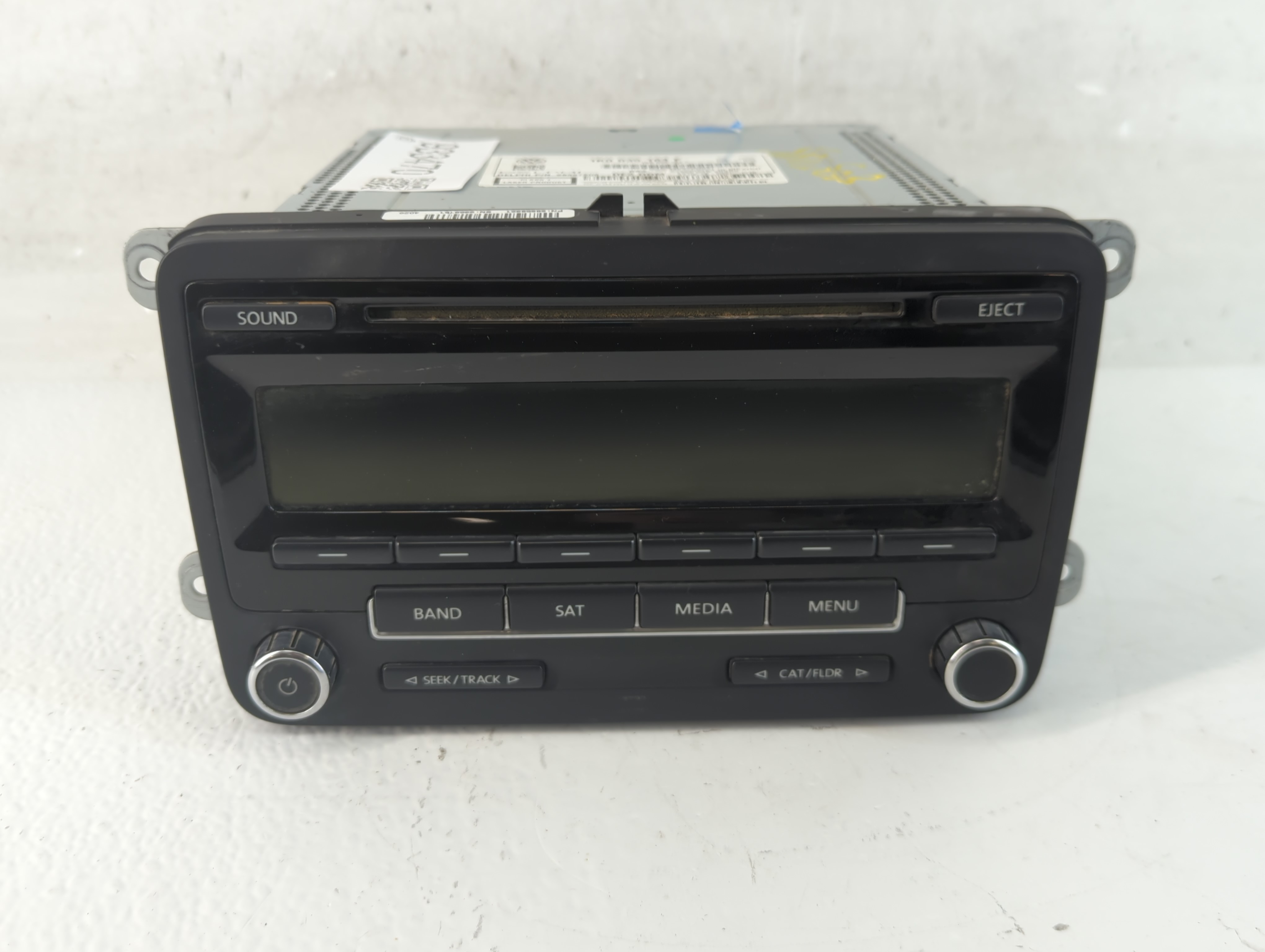 2014-2017 Volkswagen Jetta Am Fm Cd Player Radio Receiver 933470 - Oemusedautoparts1.com