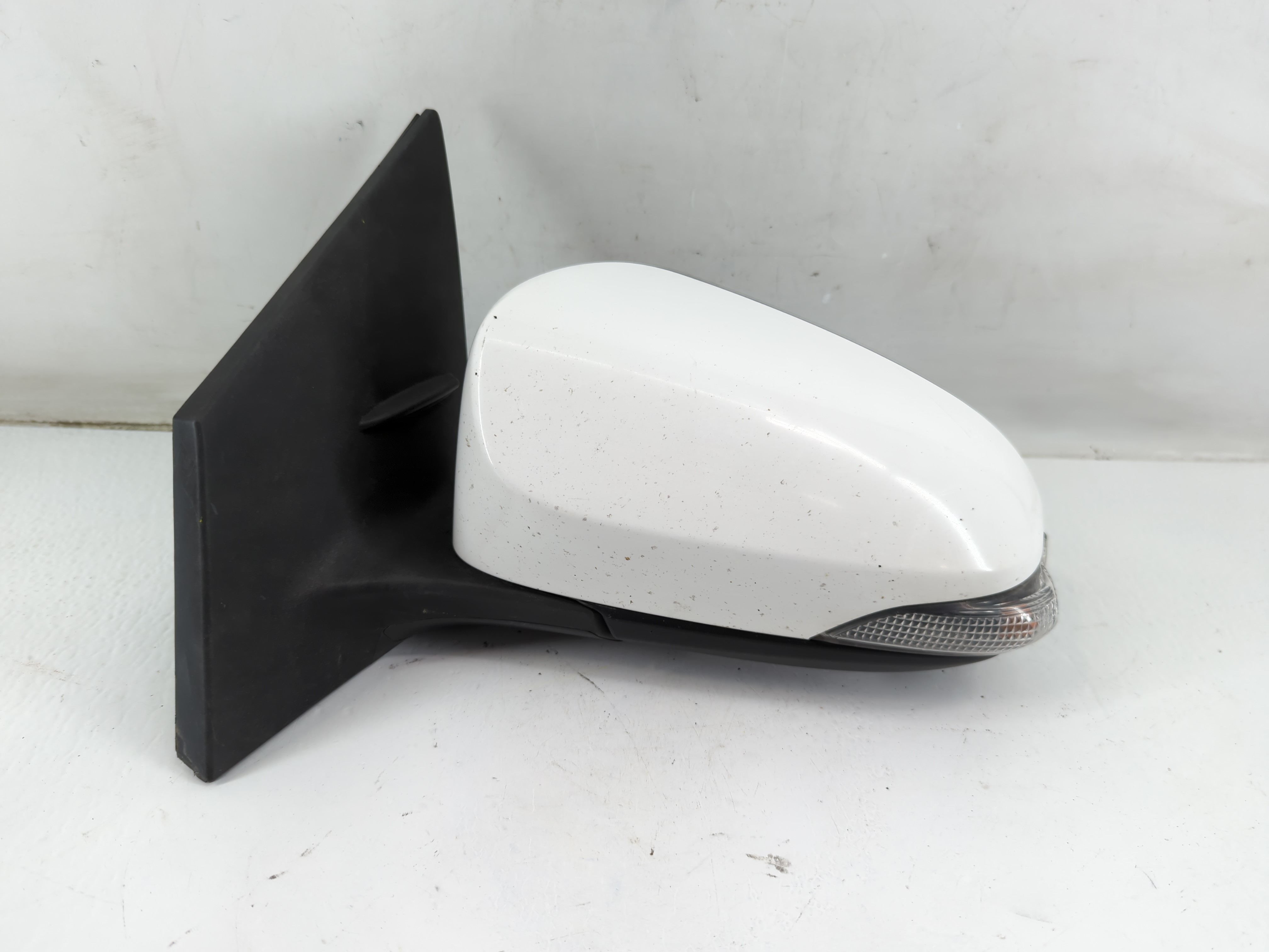 2014-2019 Toyota Corolla Driver Left Side View Power Door Mirror White 933532 - Oemusedautoparts1.com