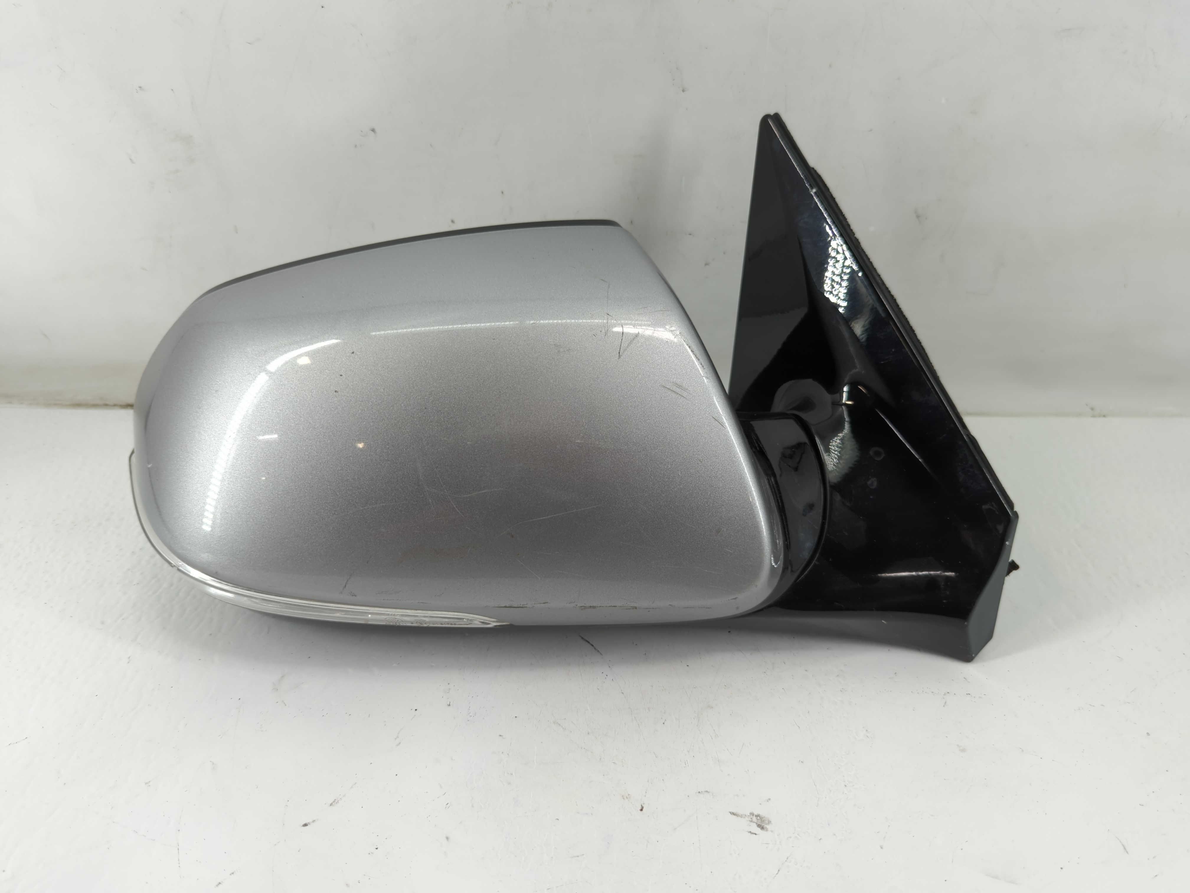 Picture of 2017-2018 Hyundai Santa Fe Passenger Right Side View Power Door Mirror 933534