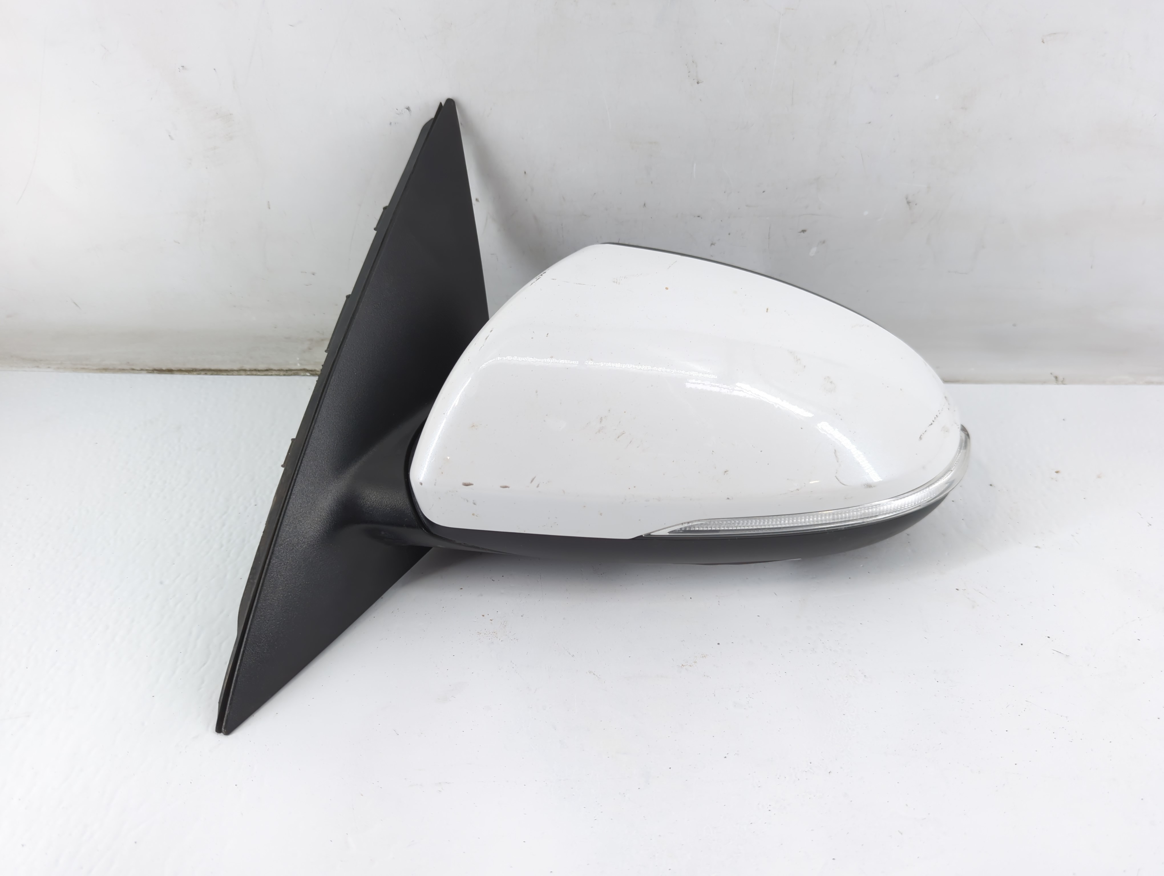 2016-2020 Kia Optima Driver Left Side View Power Door Mirror White 933588 - Oemusedautoparts1.com