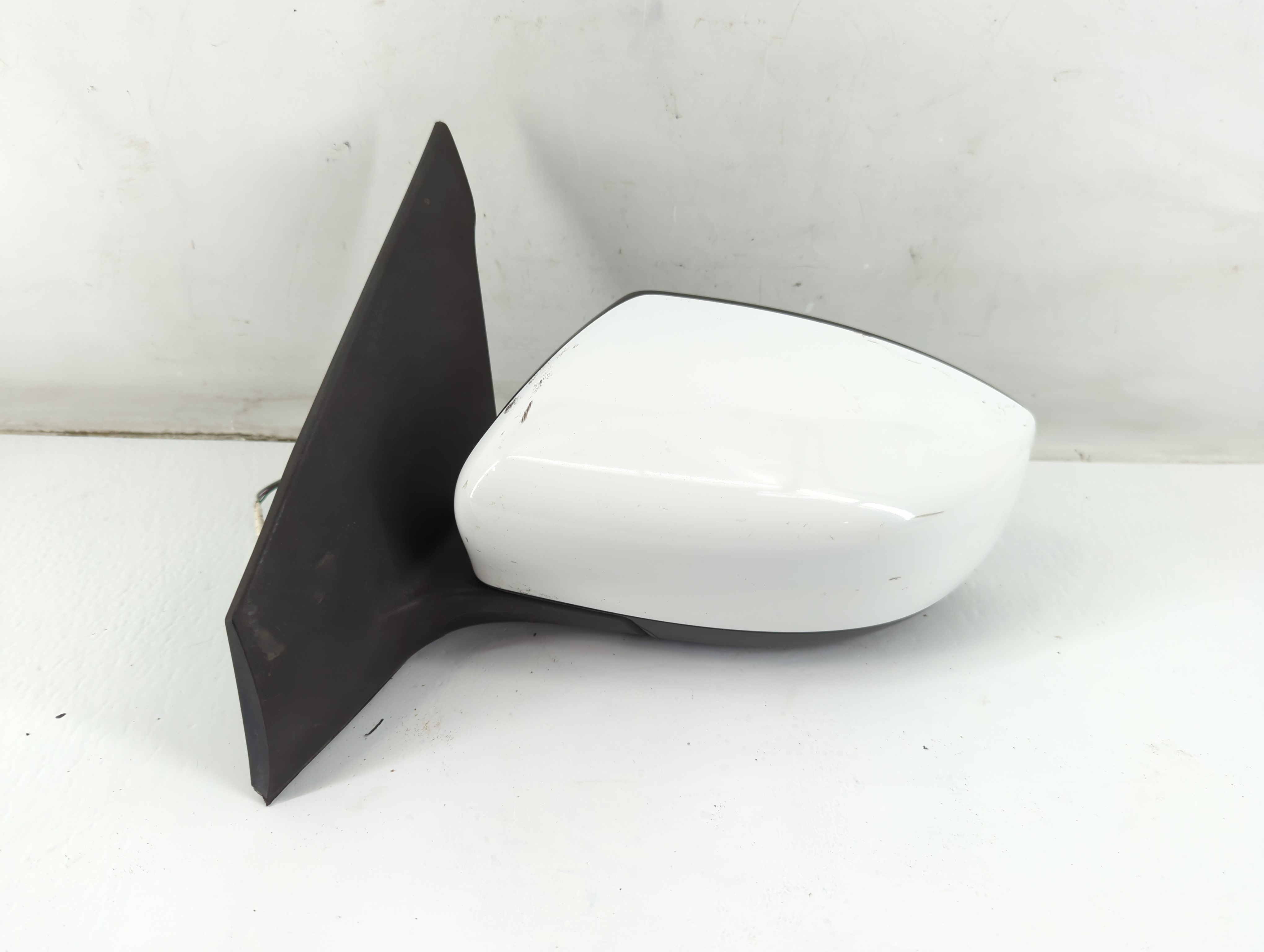 2016-2019 Nissan Sentra Driver Left Side View Power Door Mirror White 933598 - Oemusedautoparts1.com