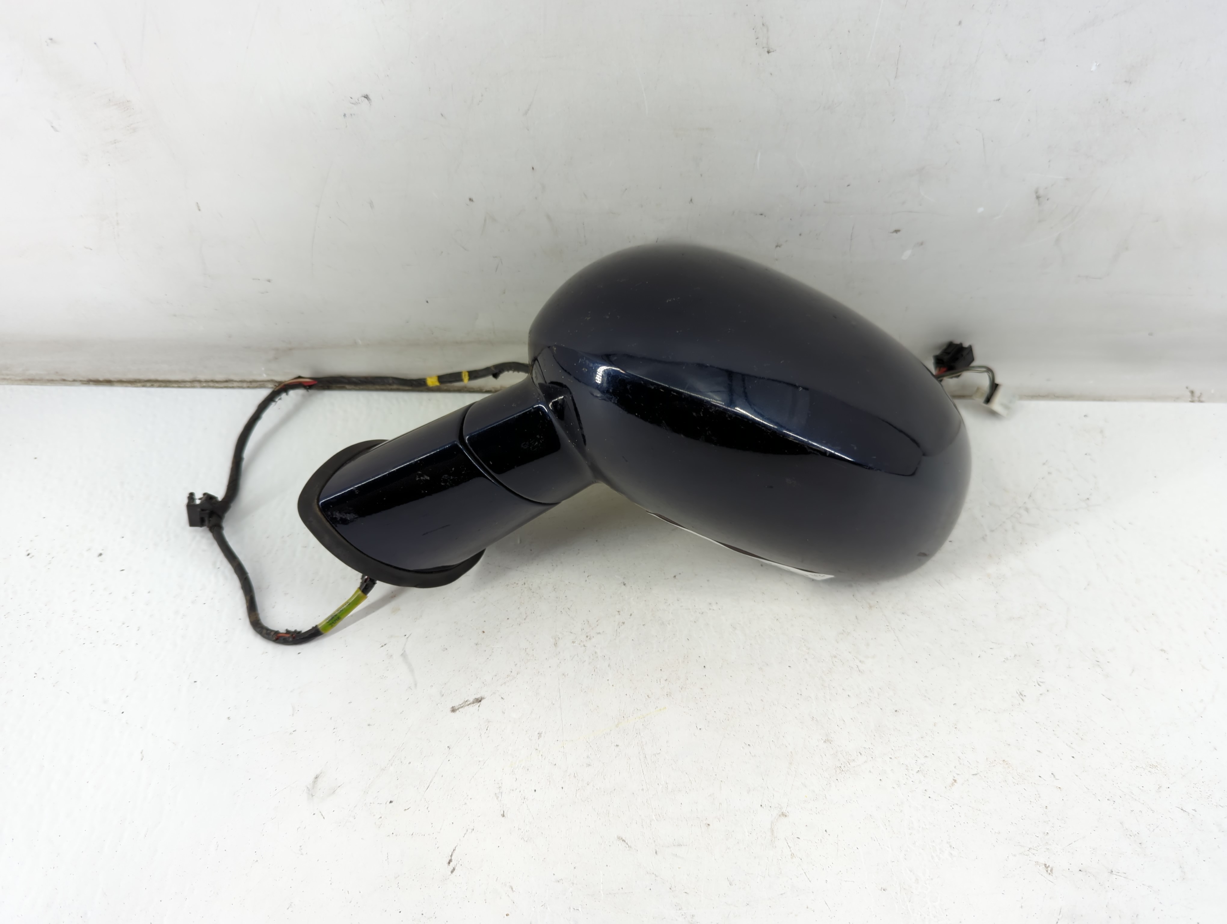 2015-2019 Dodge Challenger Driver Left Side View Power Door Mirror 933613 - Oemusedautoparts1.com