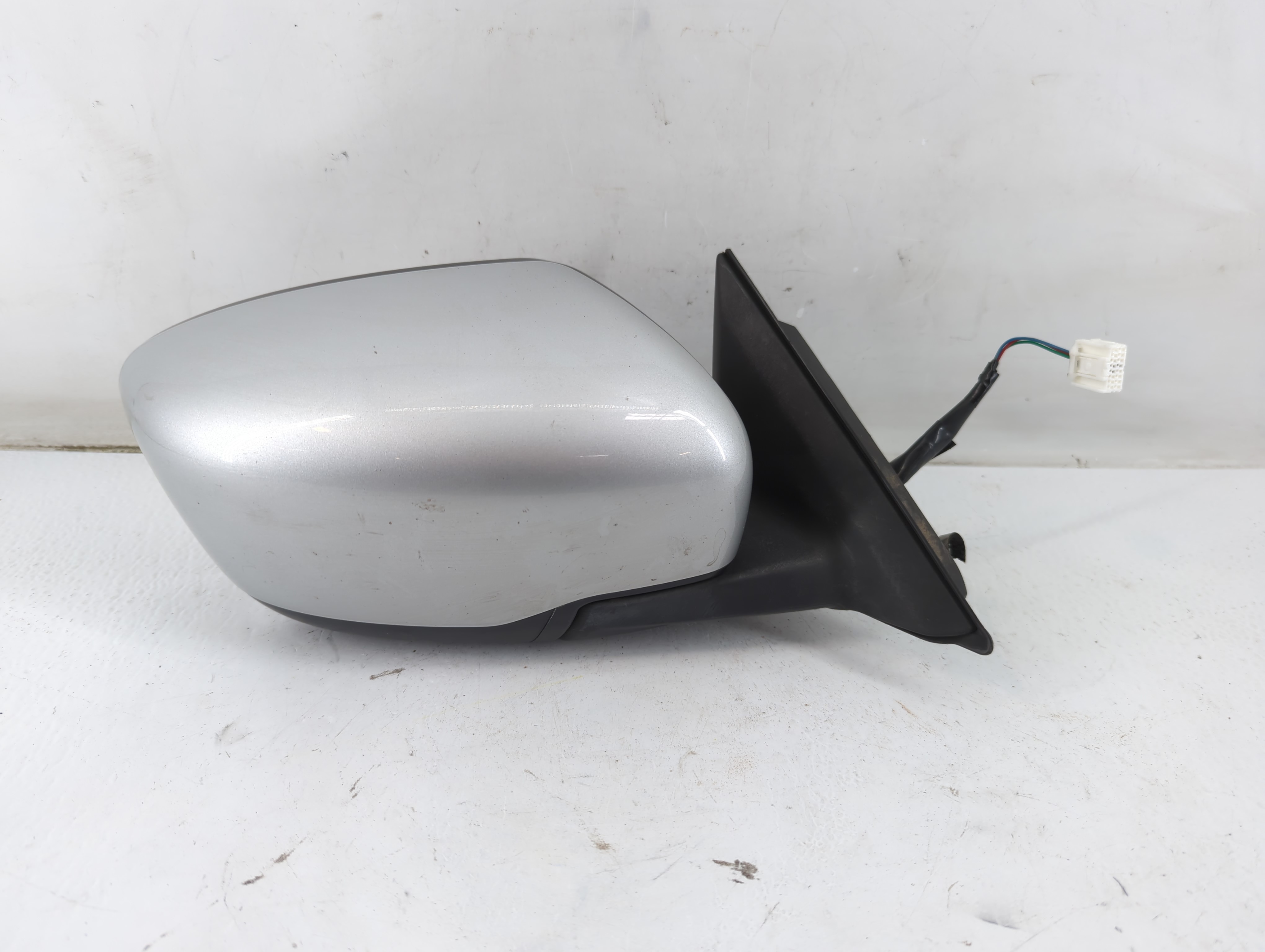 2016-2020 Nissan Rogue Passenger Right Side View Power Door Mirror Silver 933623 - Oemusedautoparts1.com