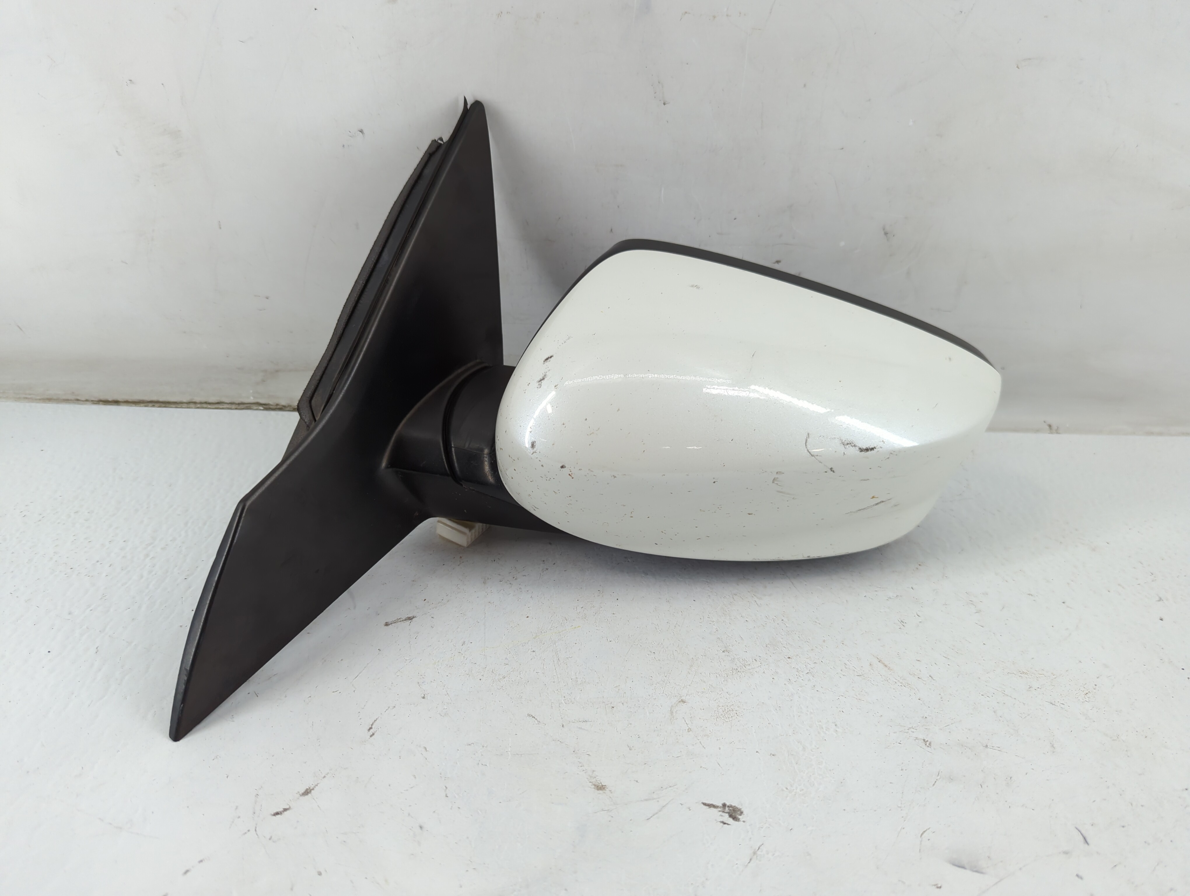 2013-2017 Honda Accord Driver Left Side View Power Door Mirror White 933624 - Oemusedautoparts1.com