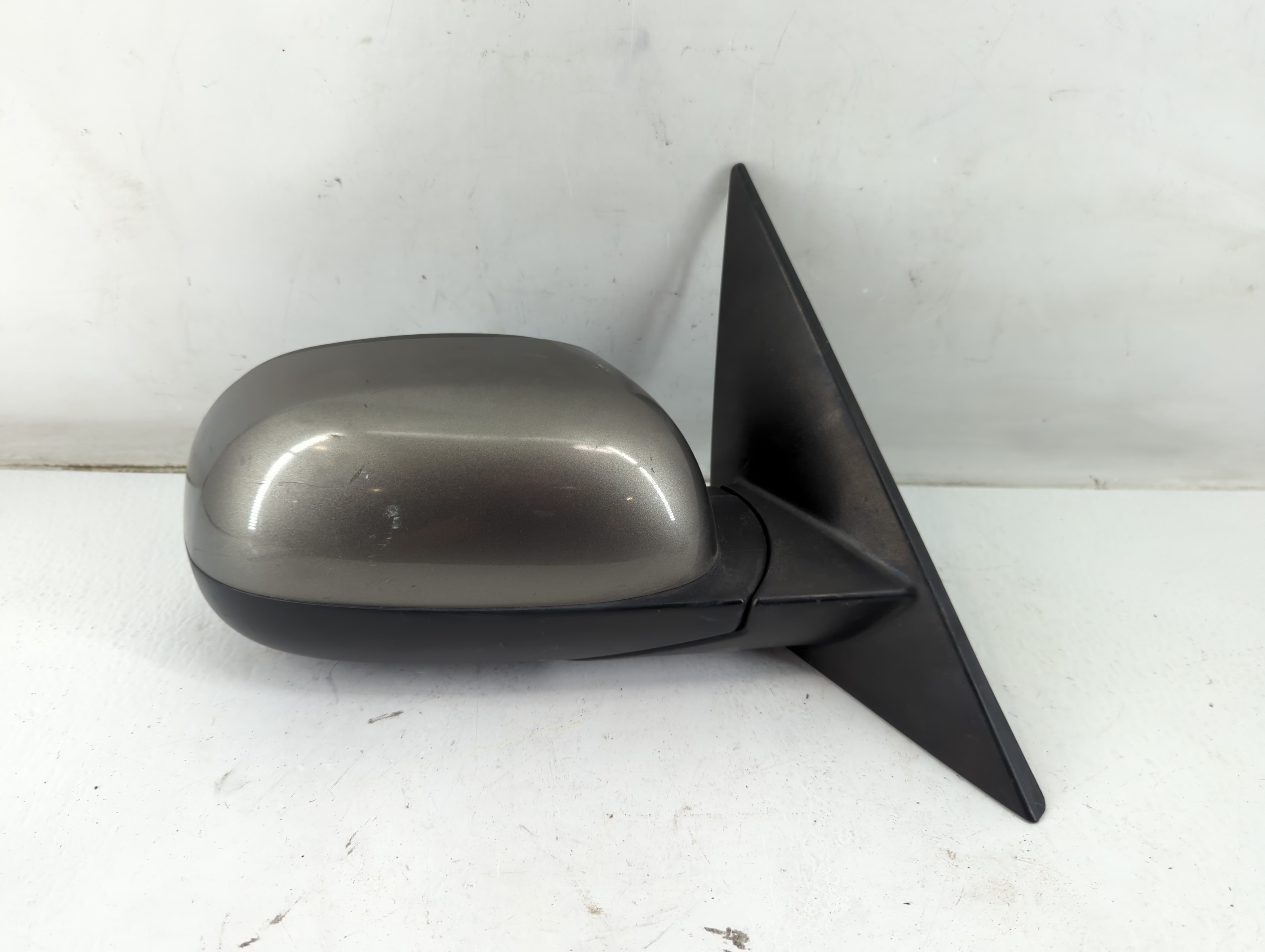 2014-2019 Kia Soul Driver Left Side View Power Door Mirror Dark Gray 933638 - Oemusedautoparts1.com