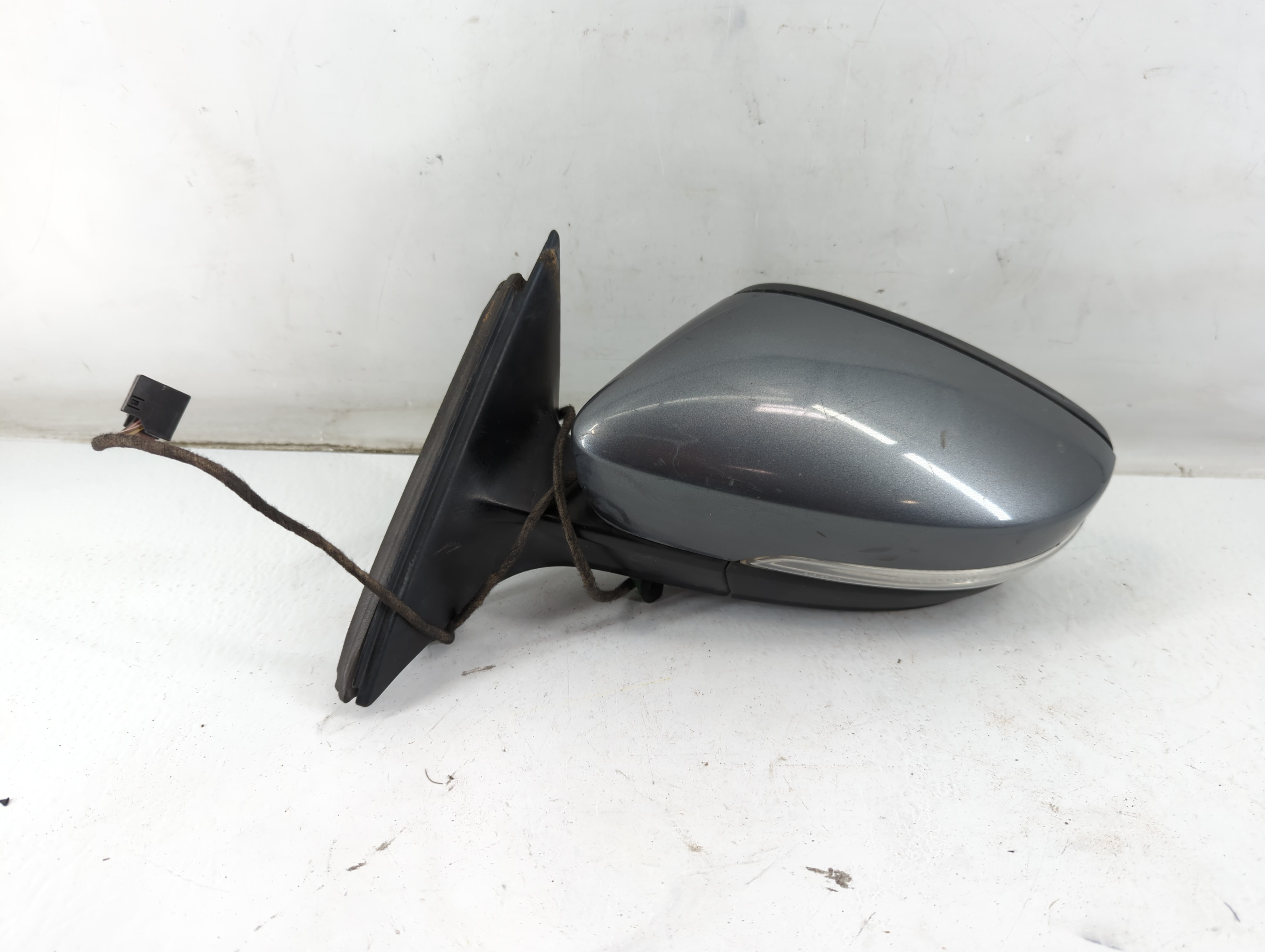 2013-2015 Volkswagen Passat Driver Left Side View Power Door Mirror Gray 933639 - Oemusedautoparts1.com
