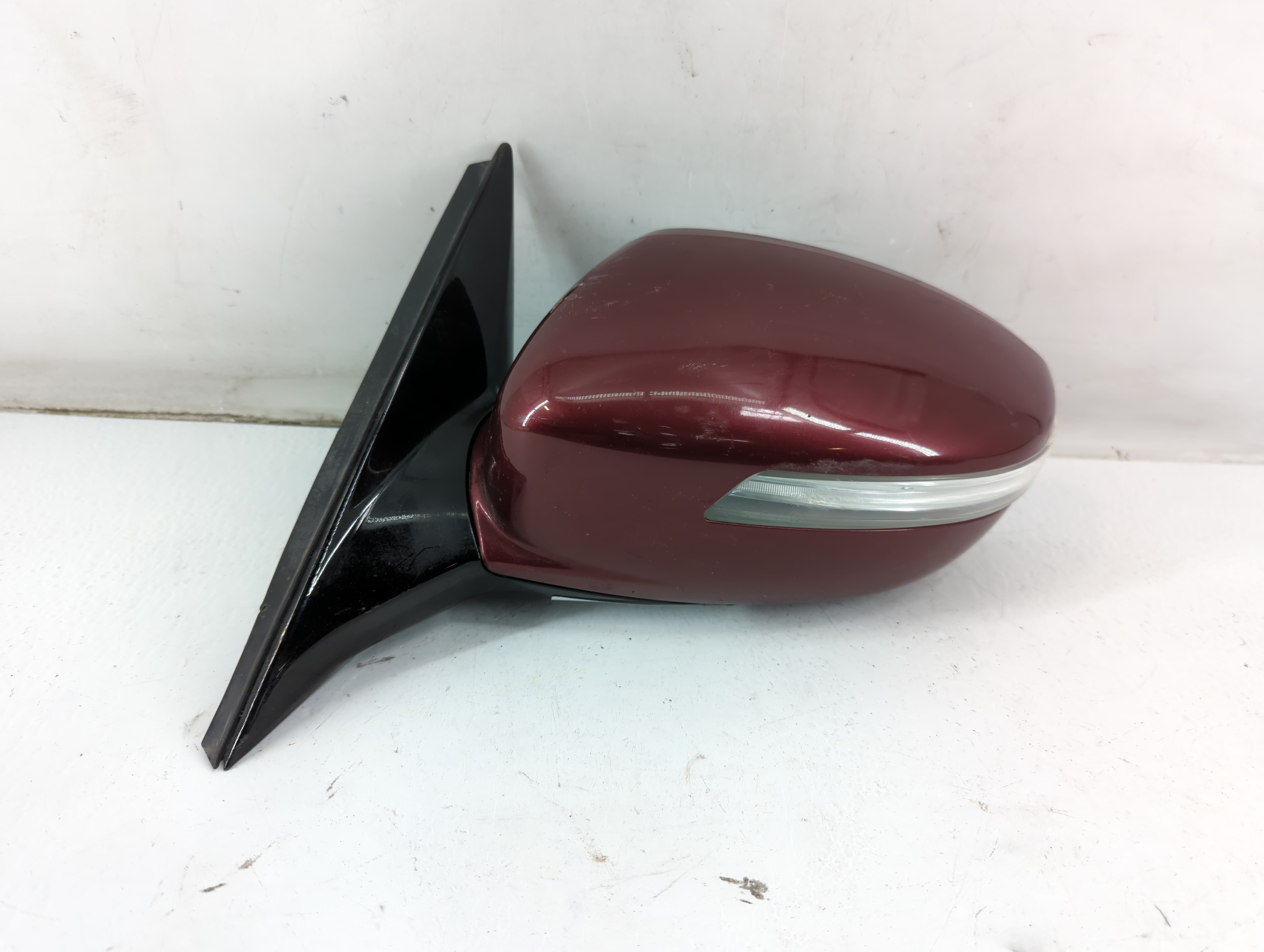 2012-2014 Hyundai Genesis Driver Left Side View Power Door Mirror 933657 - Oemusedautoparts1.com