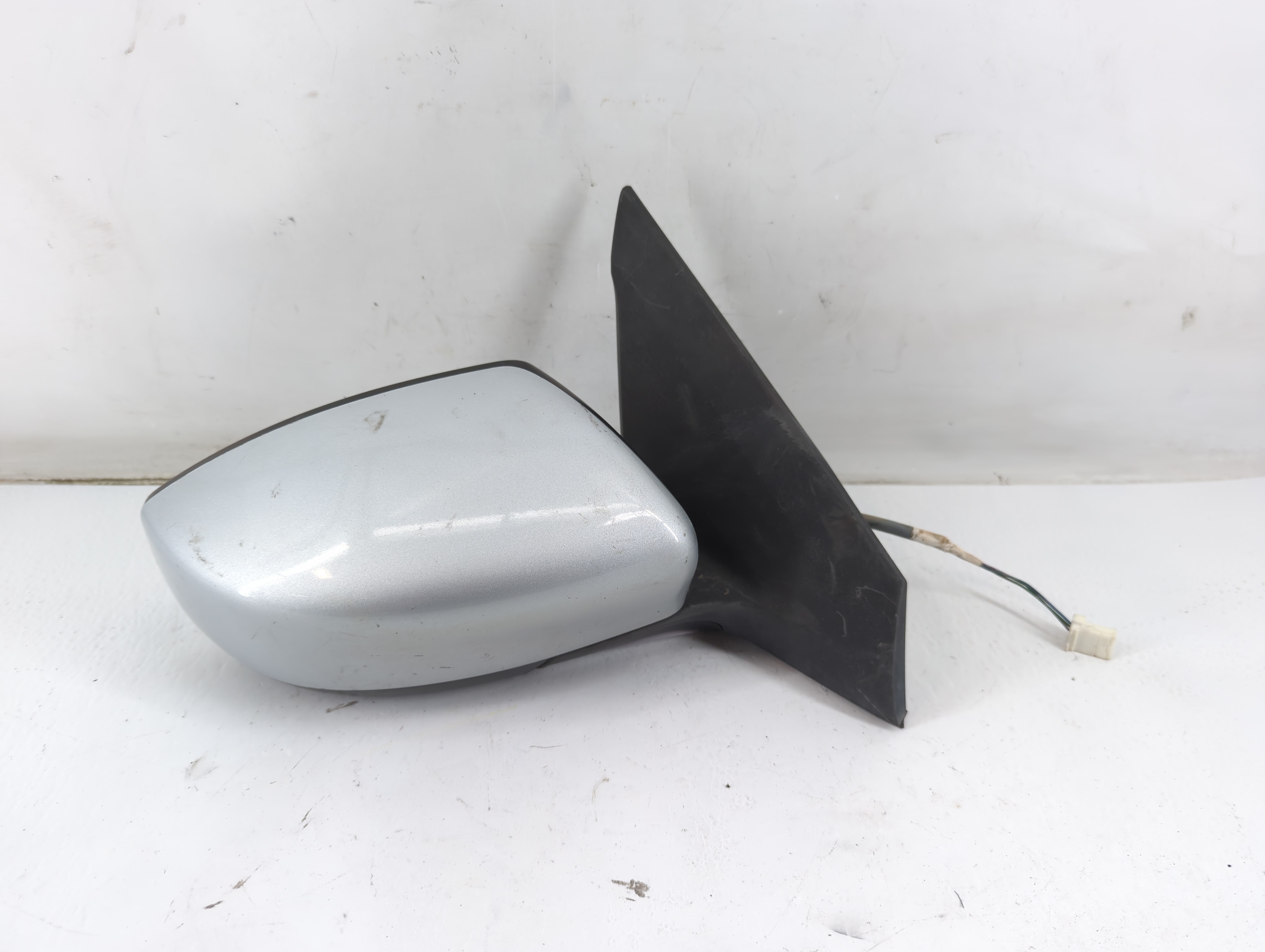 2013-2015 Nissan Sentra Passenger Right Side View Power Door Mirror 933669 - Oemusedautoparts1.com