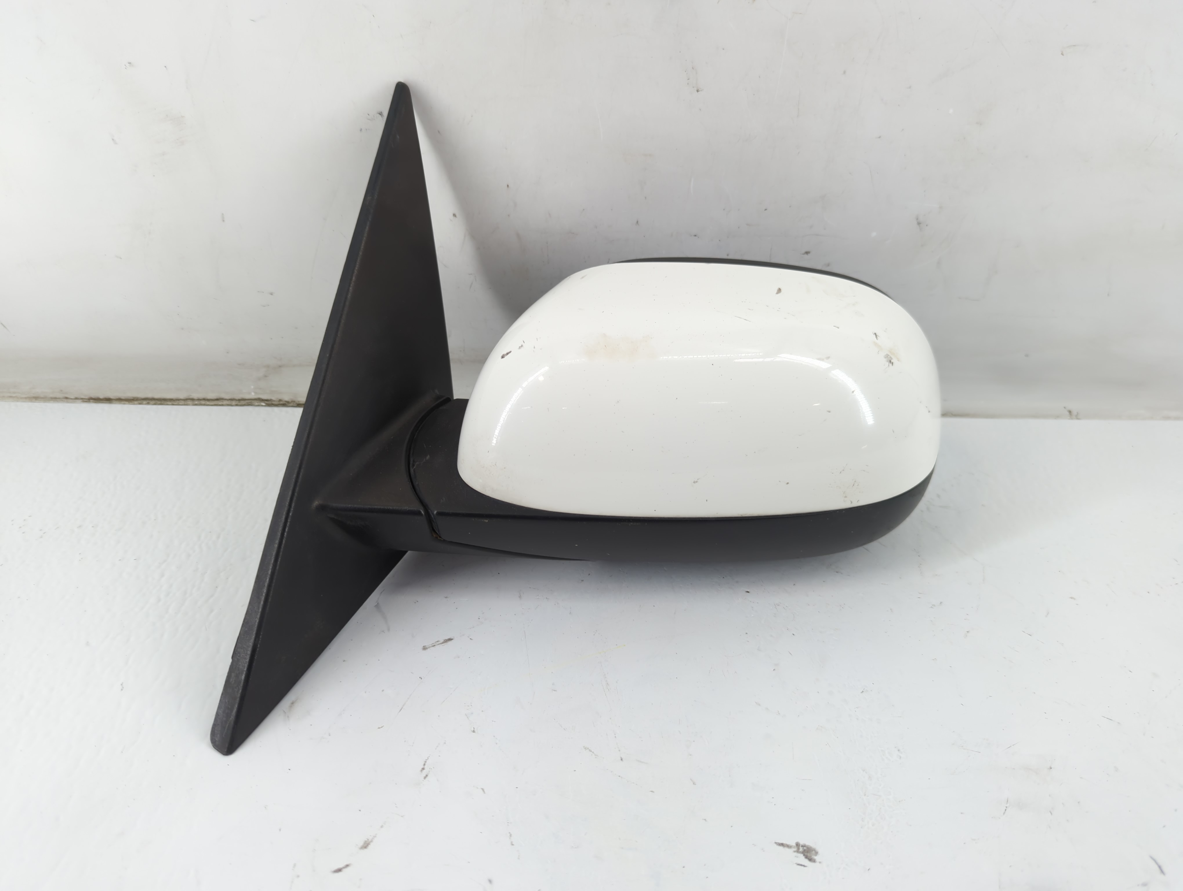 2014-2019 Kia Soul Driver Left Side View Power Door Mirror White 933695 - Oemusedautoparts1.com
