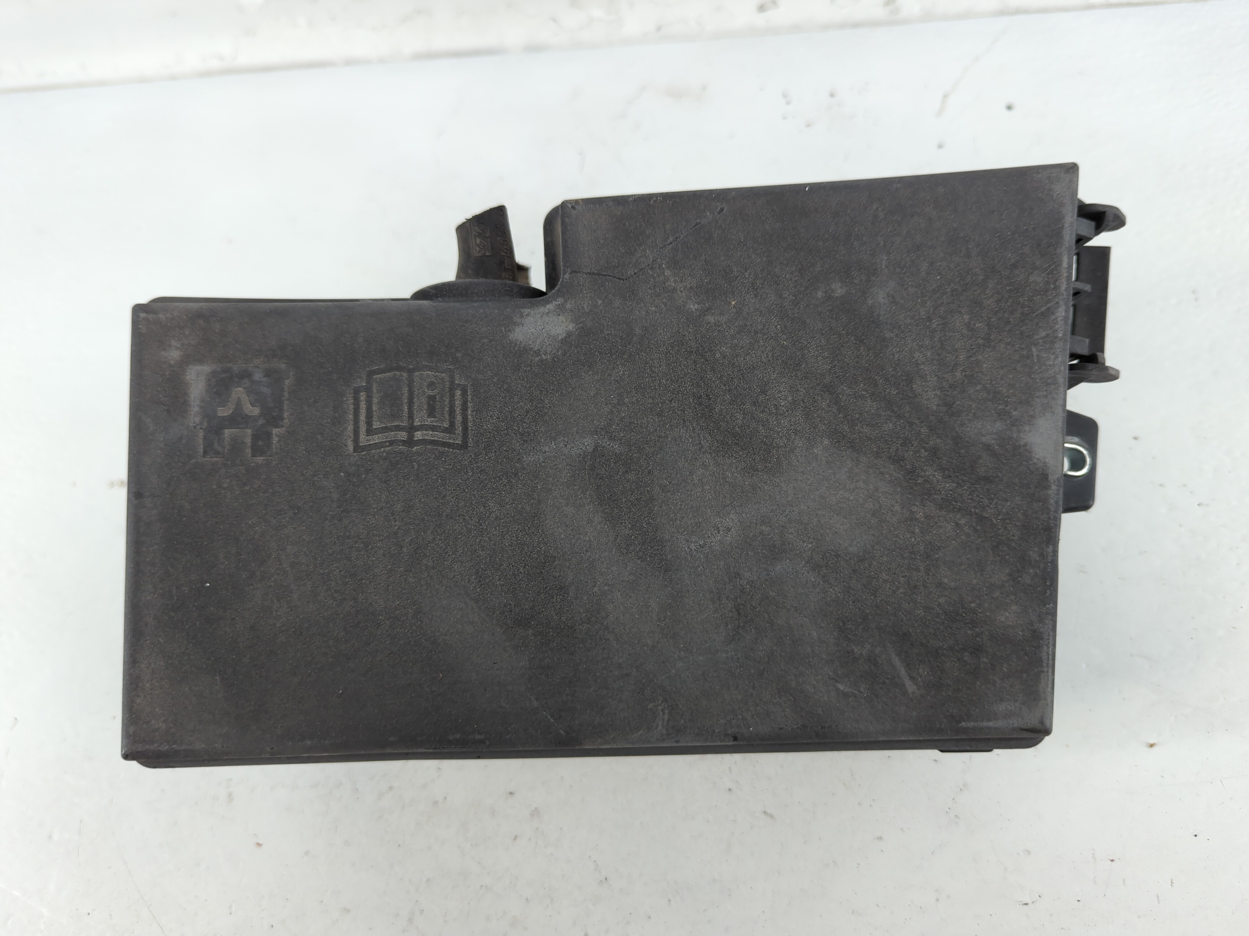 2016-2016 Ford Focus Fusebox Fuse Box Relay Module Av6t-14a067-ad 933754 - Oemusedautoparts1.com