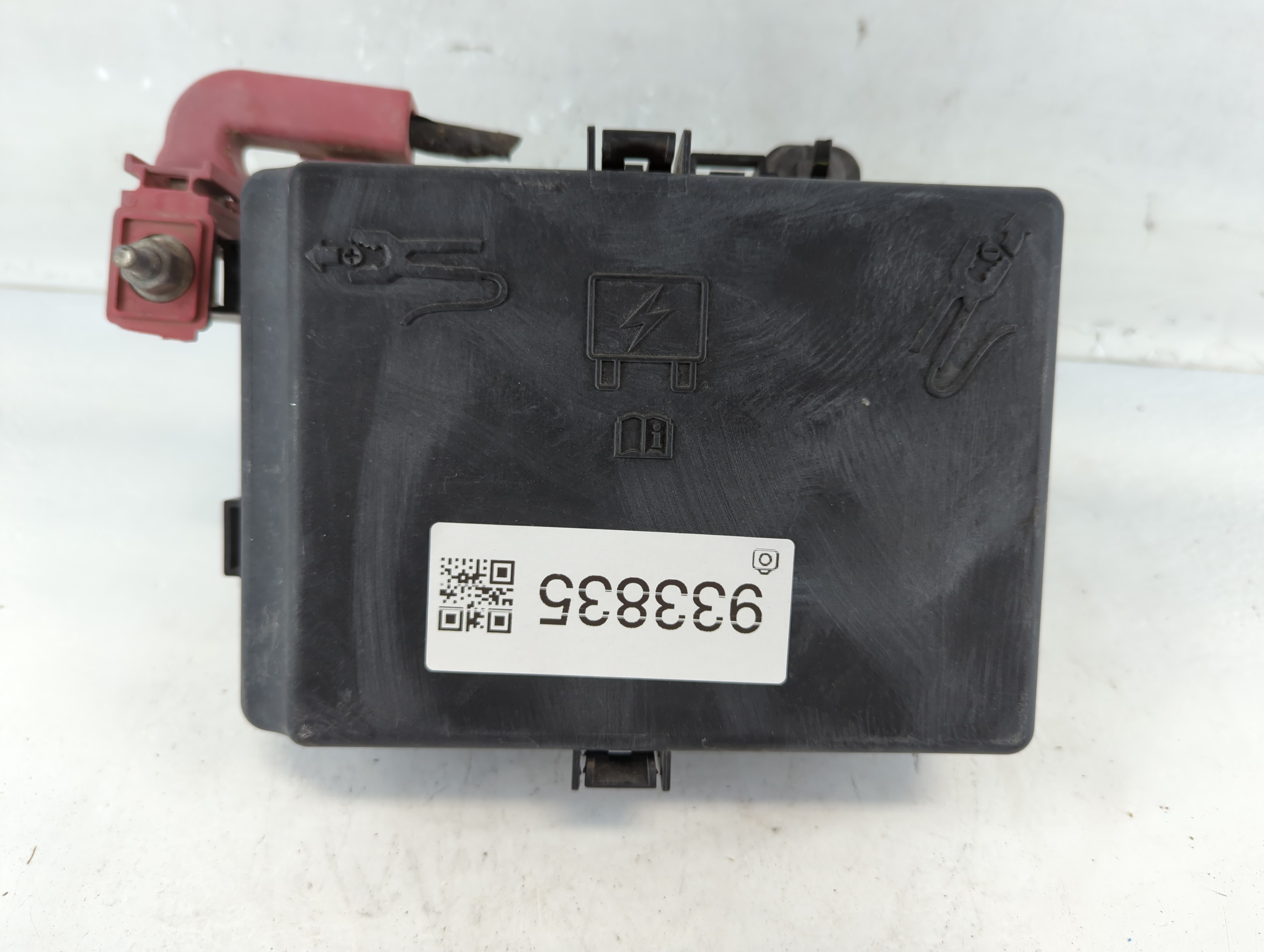 2017-2017 Chrysler 300 Fusebox Fuse Box Relay Module P68304854ad 933835 - Oemusedautoparts1.com