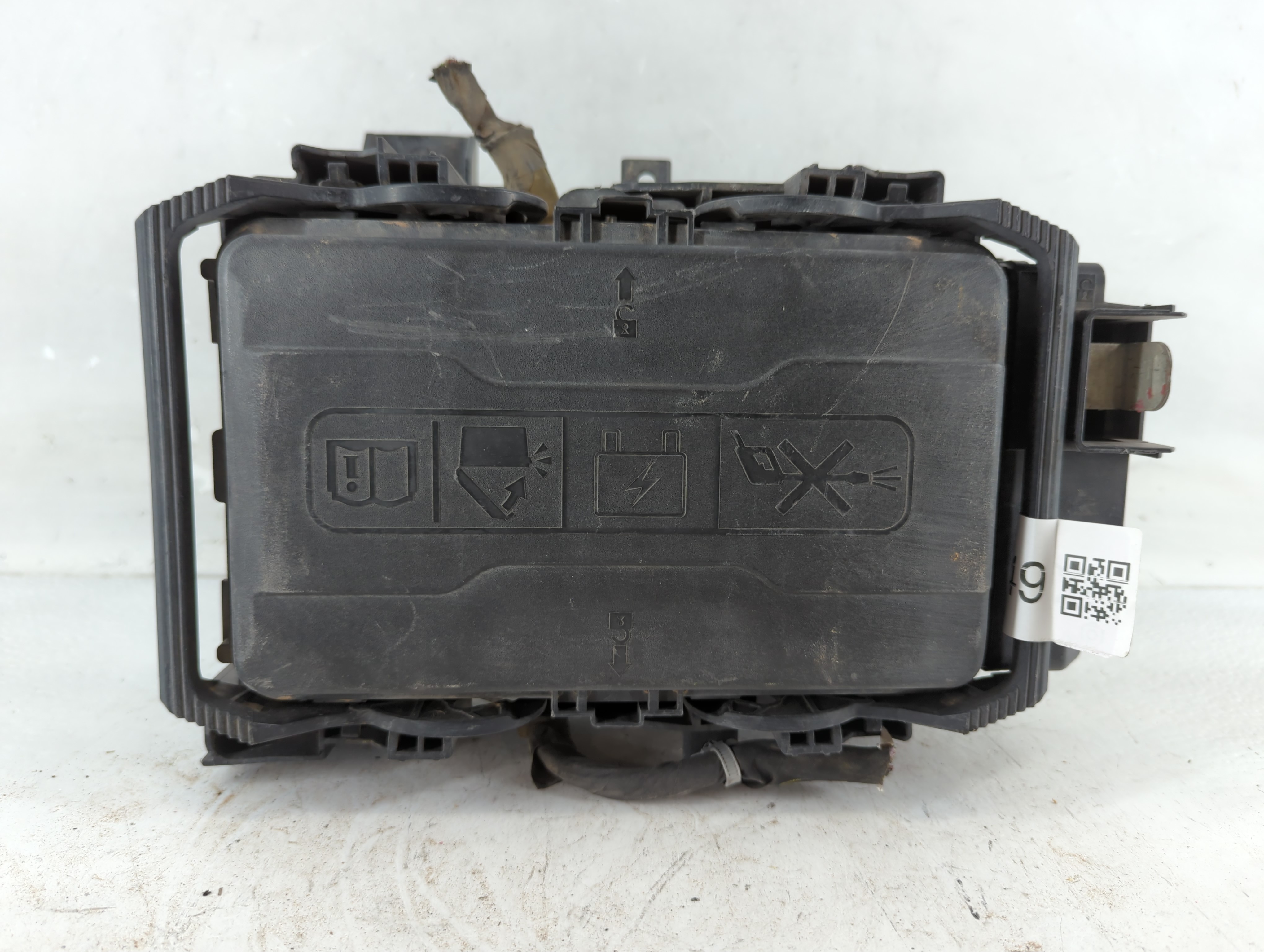 2016-2017 Chevrolet Malibu Fusebox Fuse Box Relay Module 84144335 933849 - Oemusedautoparts1.com
