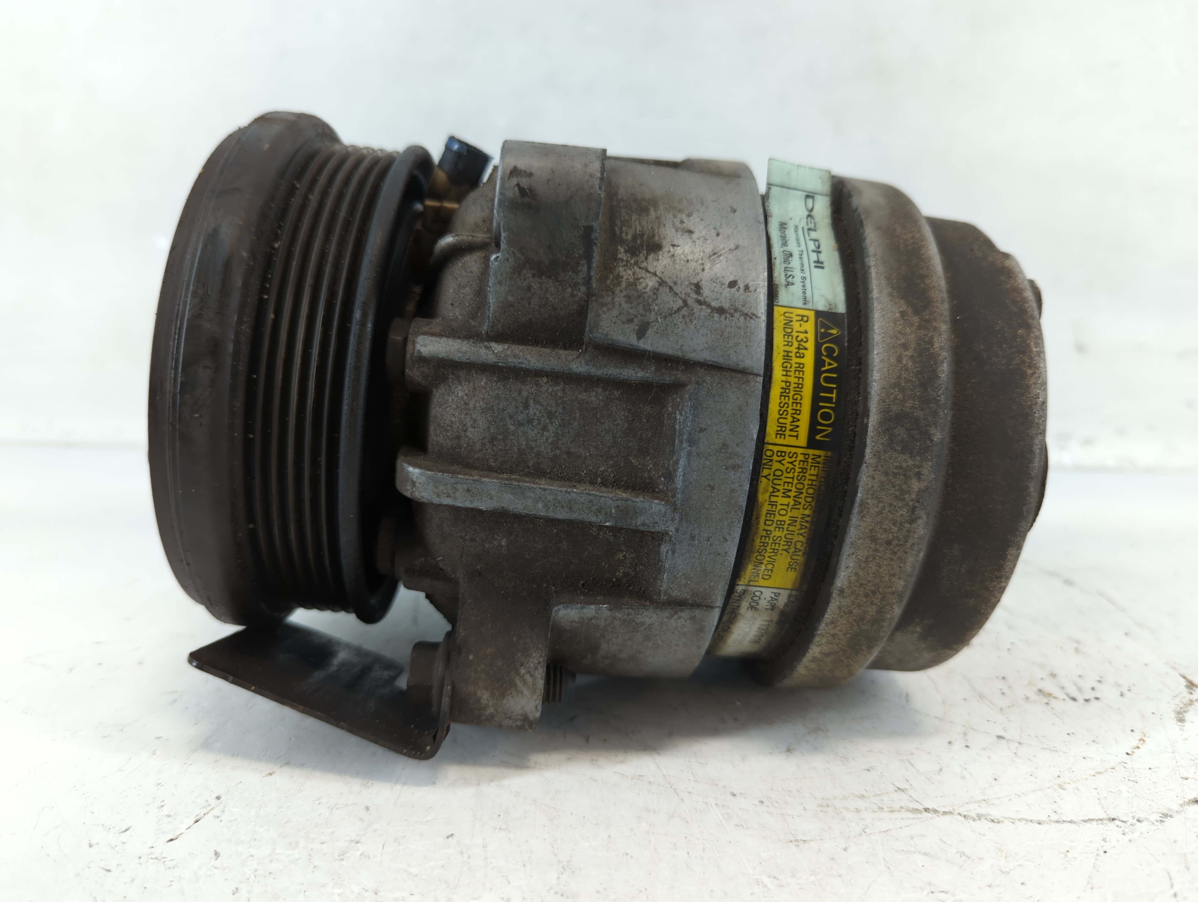 Picture of Gmc Chevrolet Air Conditioning A/c Ac Compressor Oem 934042