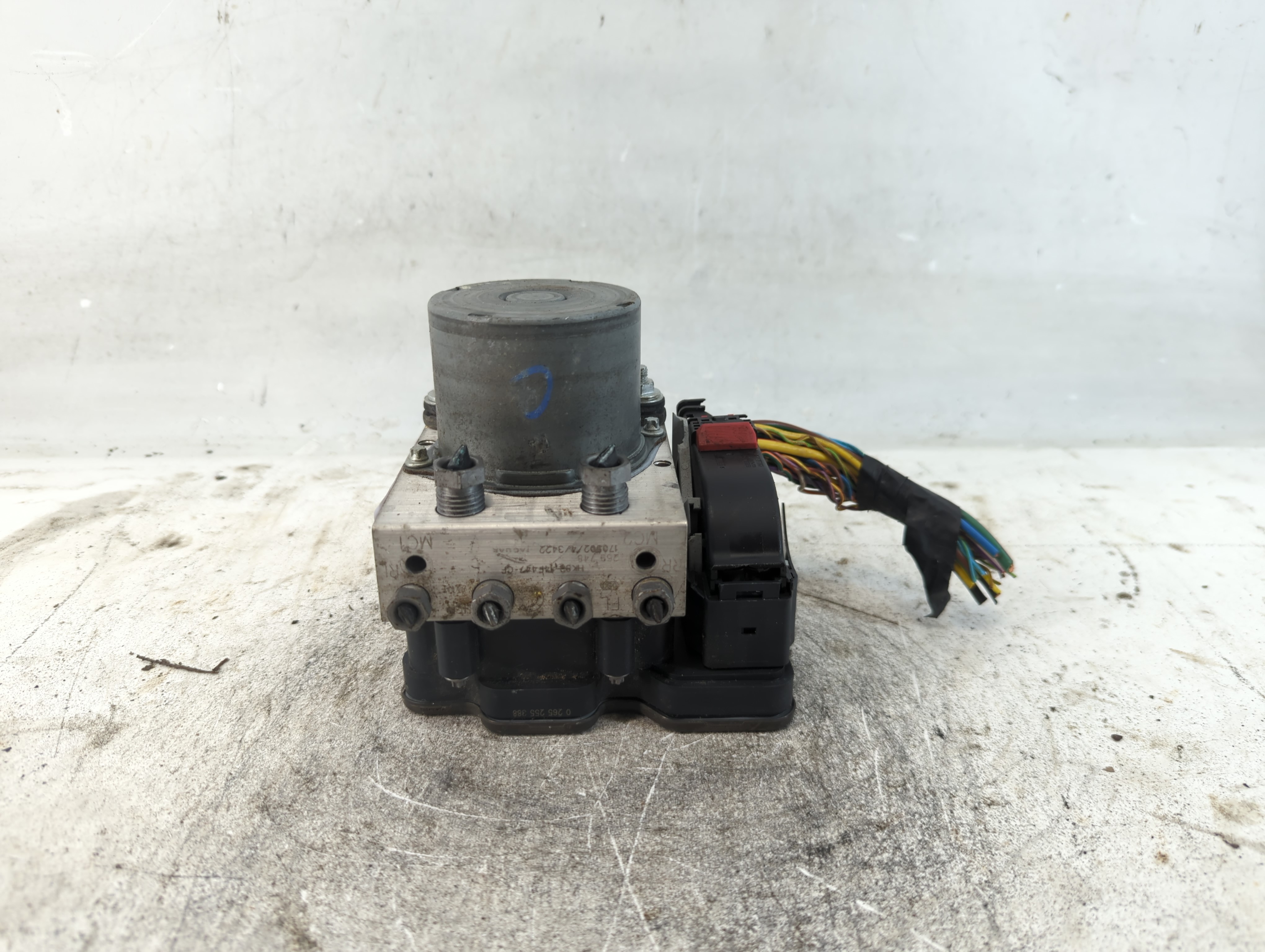 Picture of 2018-2018 Jaguar Xe Abs Pump Control Module 934449