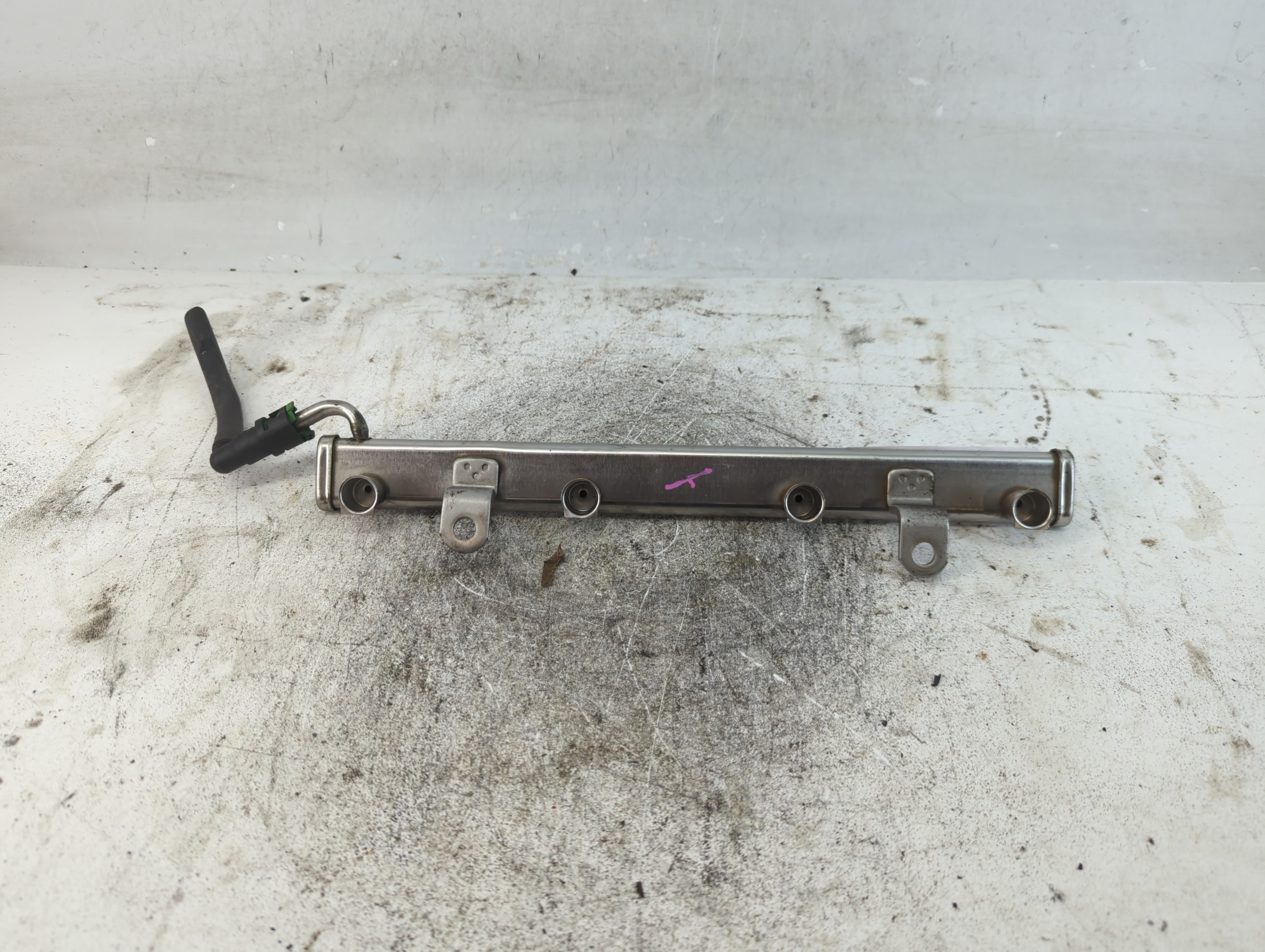 Picture of 2011 Chrysler 200 Fuel Injector 934456