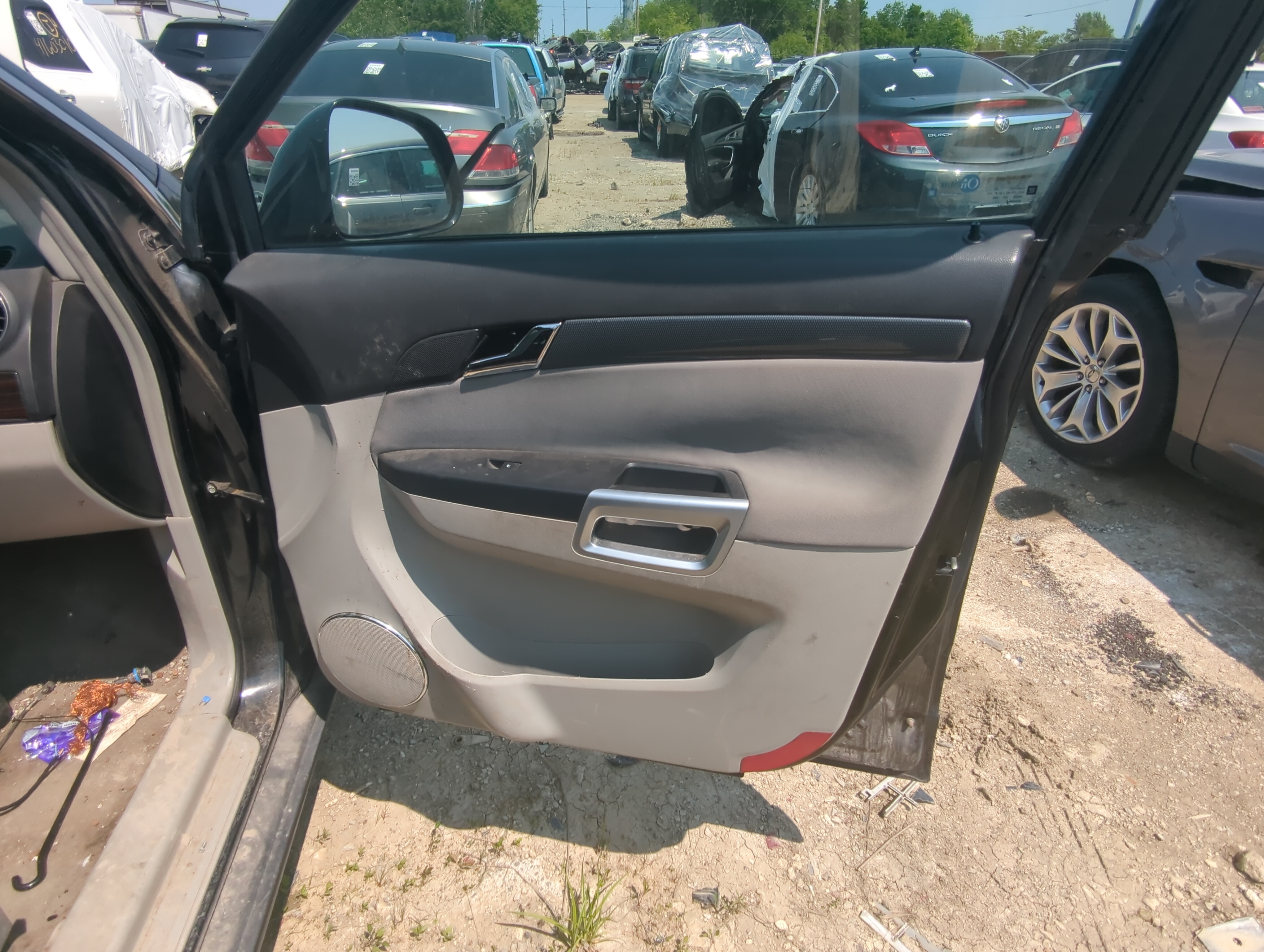 Picture of 2008 Saturn Vue Front Right Passenger Interior Door Panel Trim 934574
