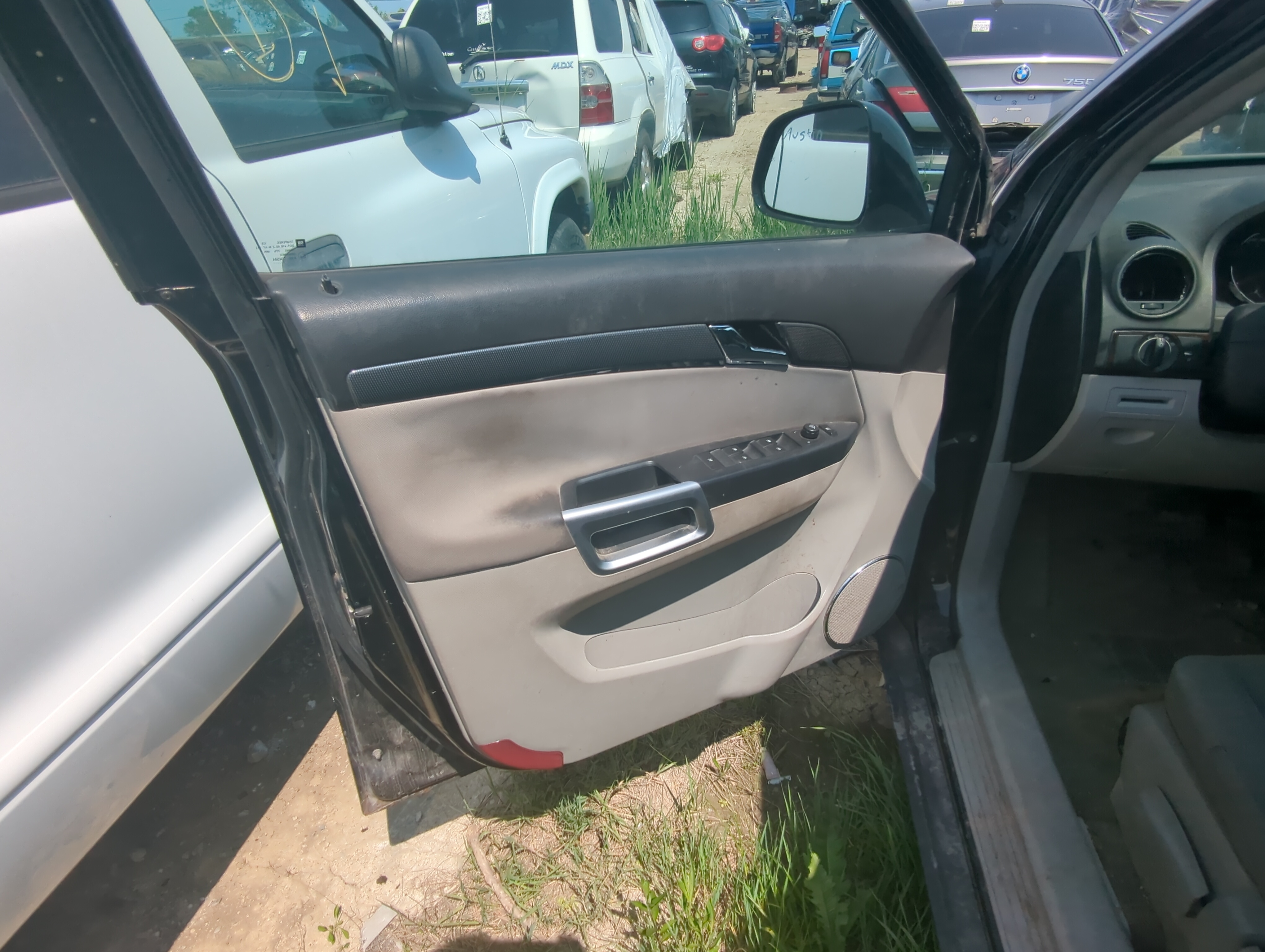 Picture of 2008 Saturn Vue Front Left Driver Interior Door Panel Trim 934619