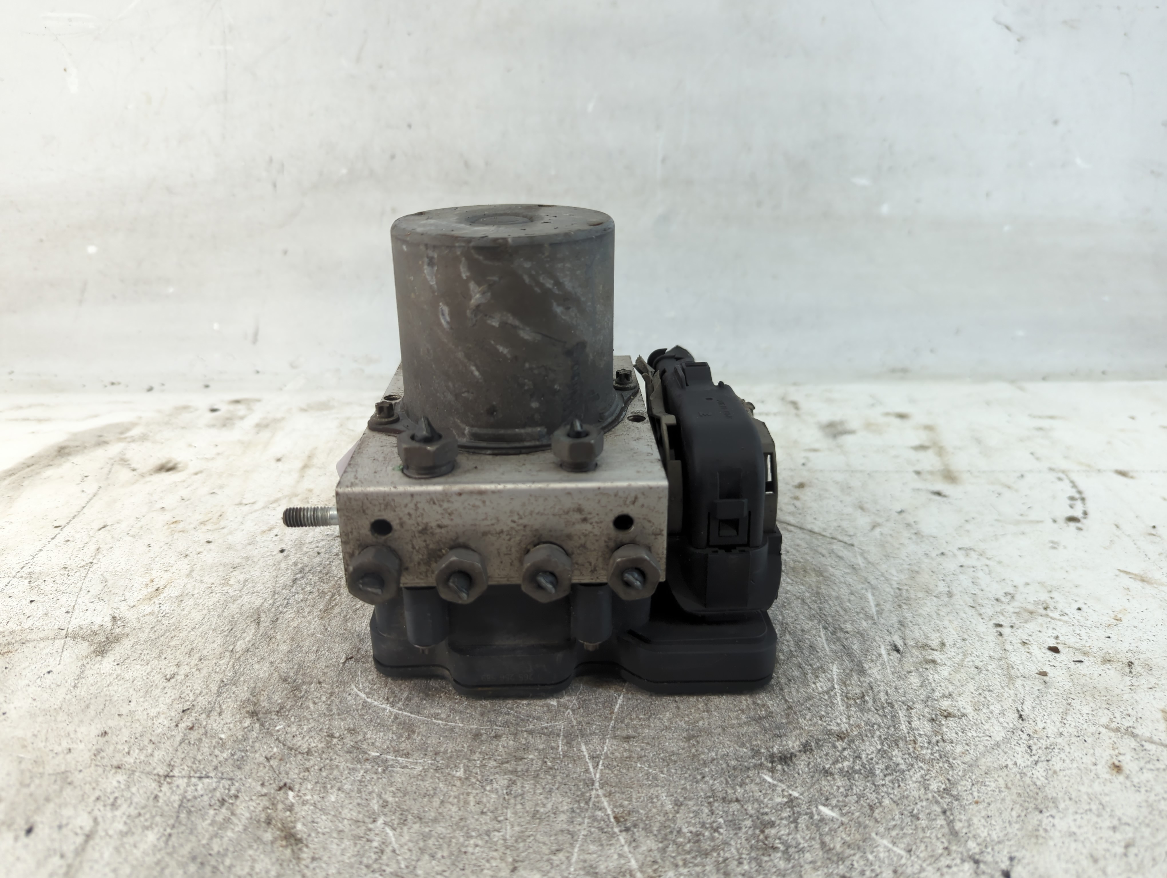 2016-2016 Ford F-150 Abs Pump Control Module 934795 - Oemusedautoparts1.com