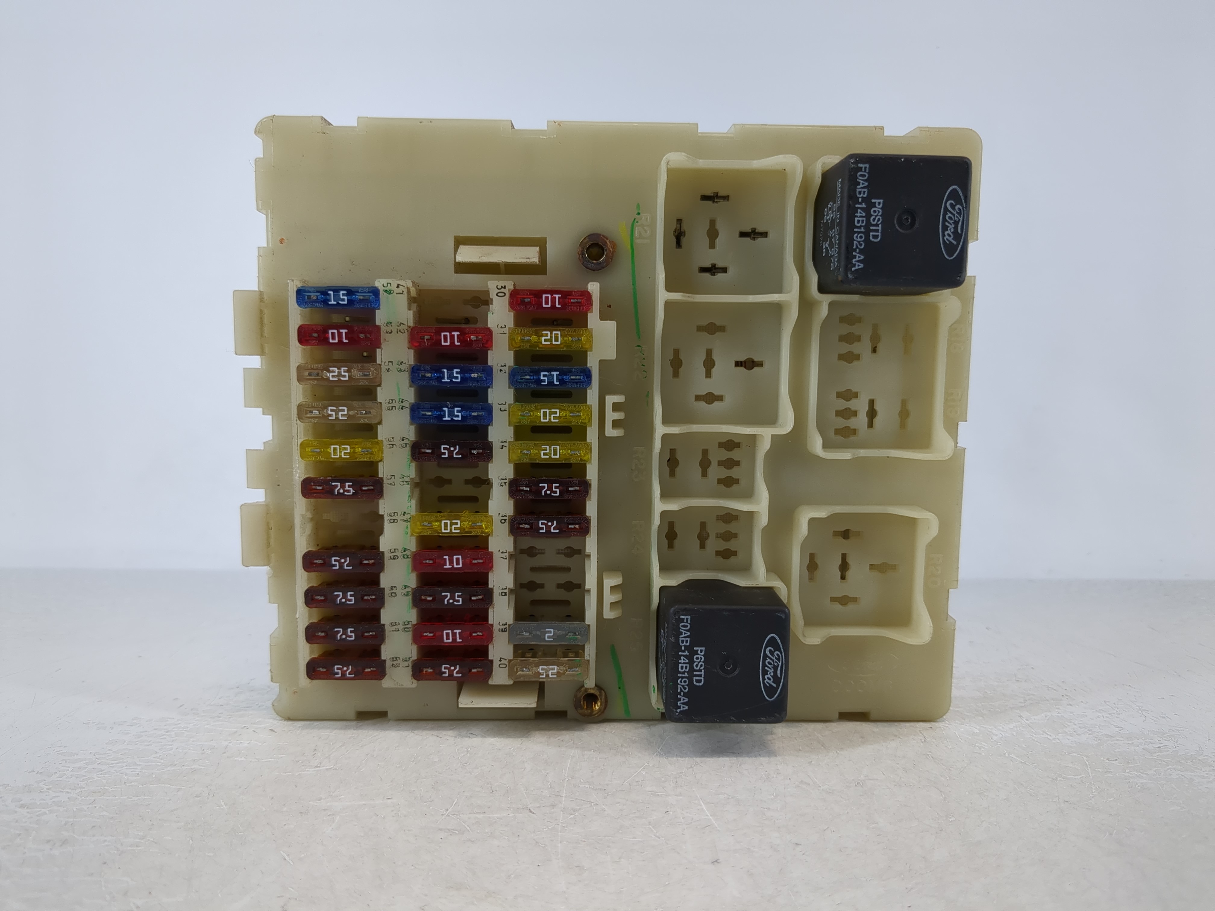 Picture of 2005-2007 Ford Focus Fusebox Fuse Box Relay Module Tipm 6s4t-14a073-ba 935552