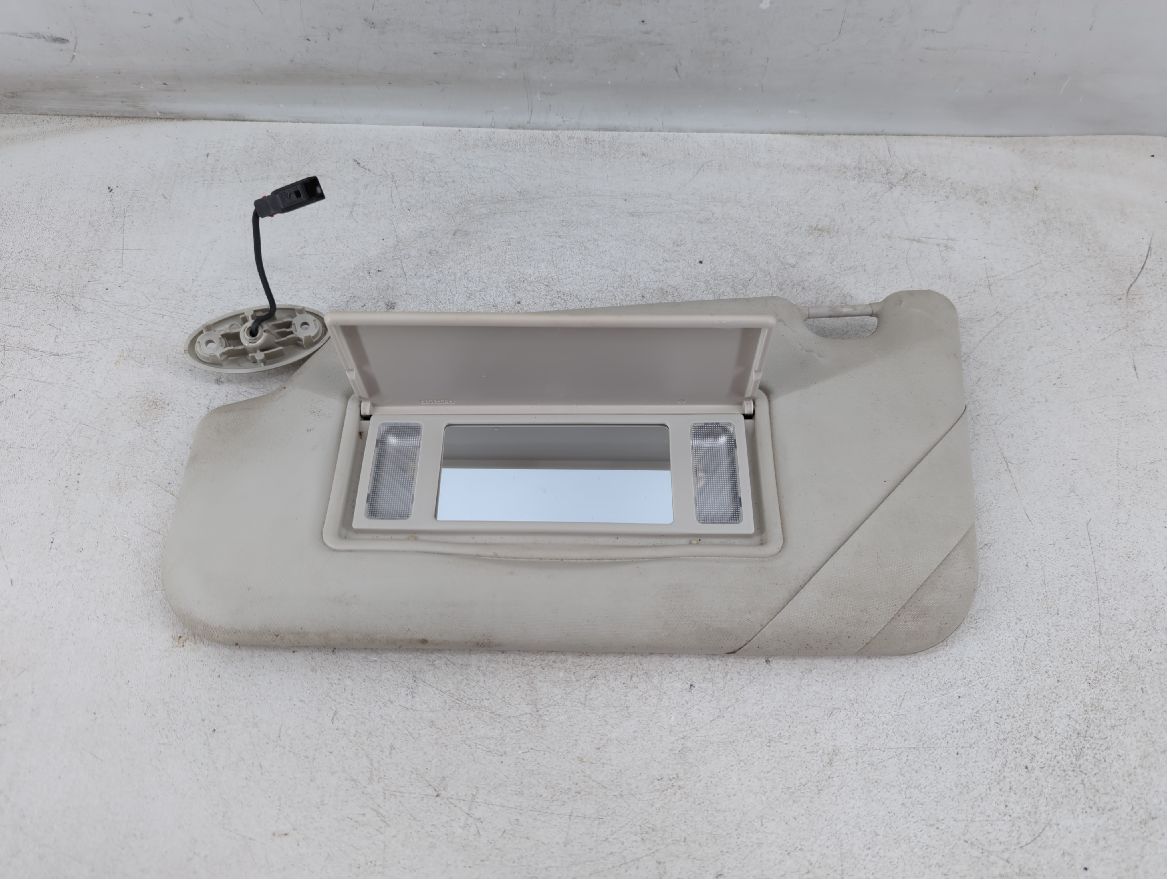 2012-2012 Ford Focus Driver Sun Visor Mirror Left Sunvisor Light Grey 935572 - Oemusedautoparts1.com